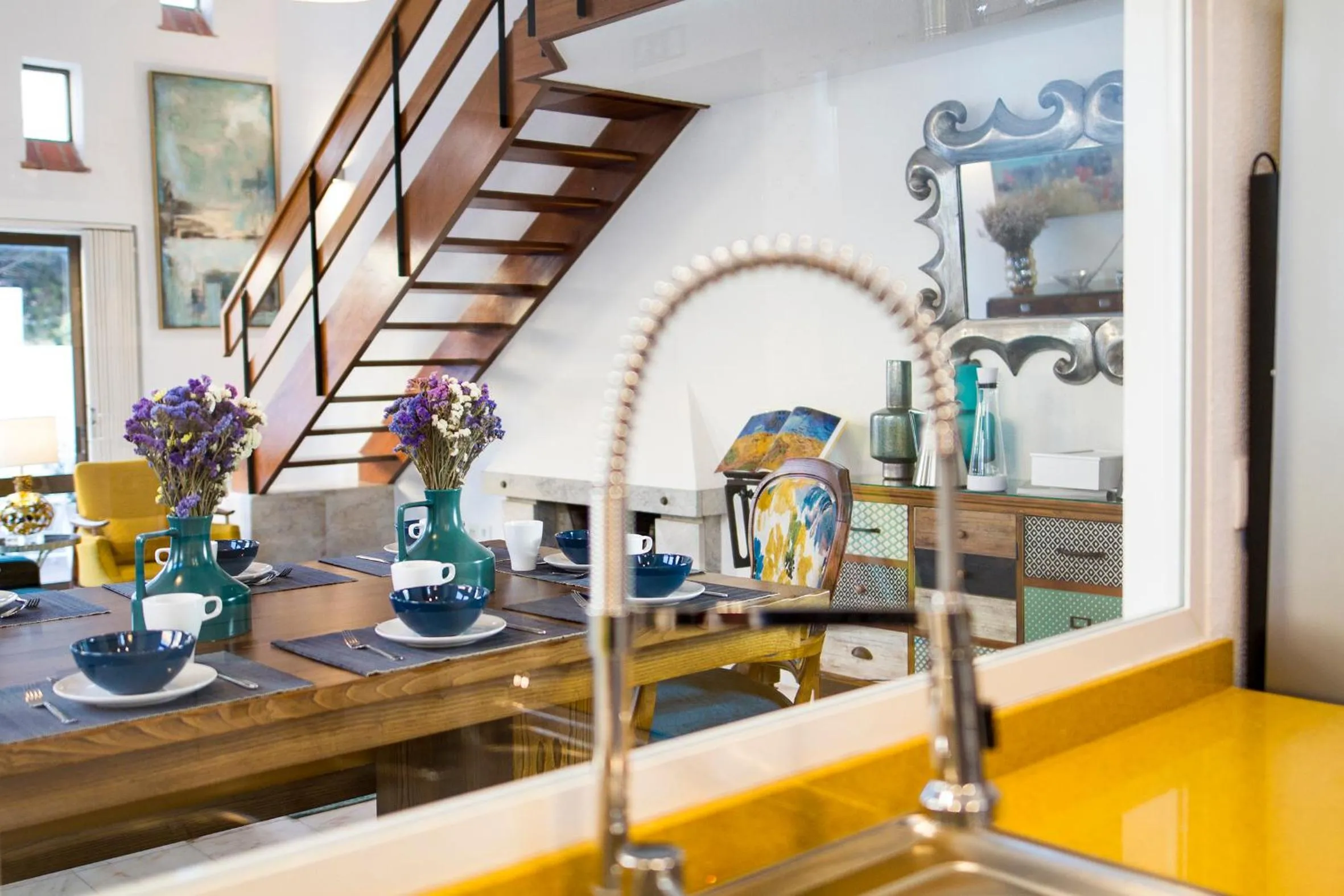 Communal kitchen in Art 4 You Cascais Suites