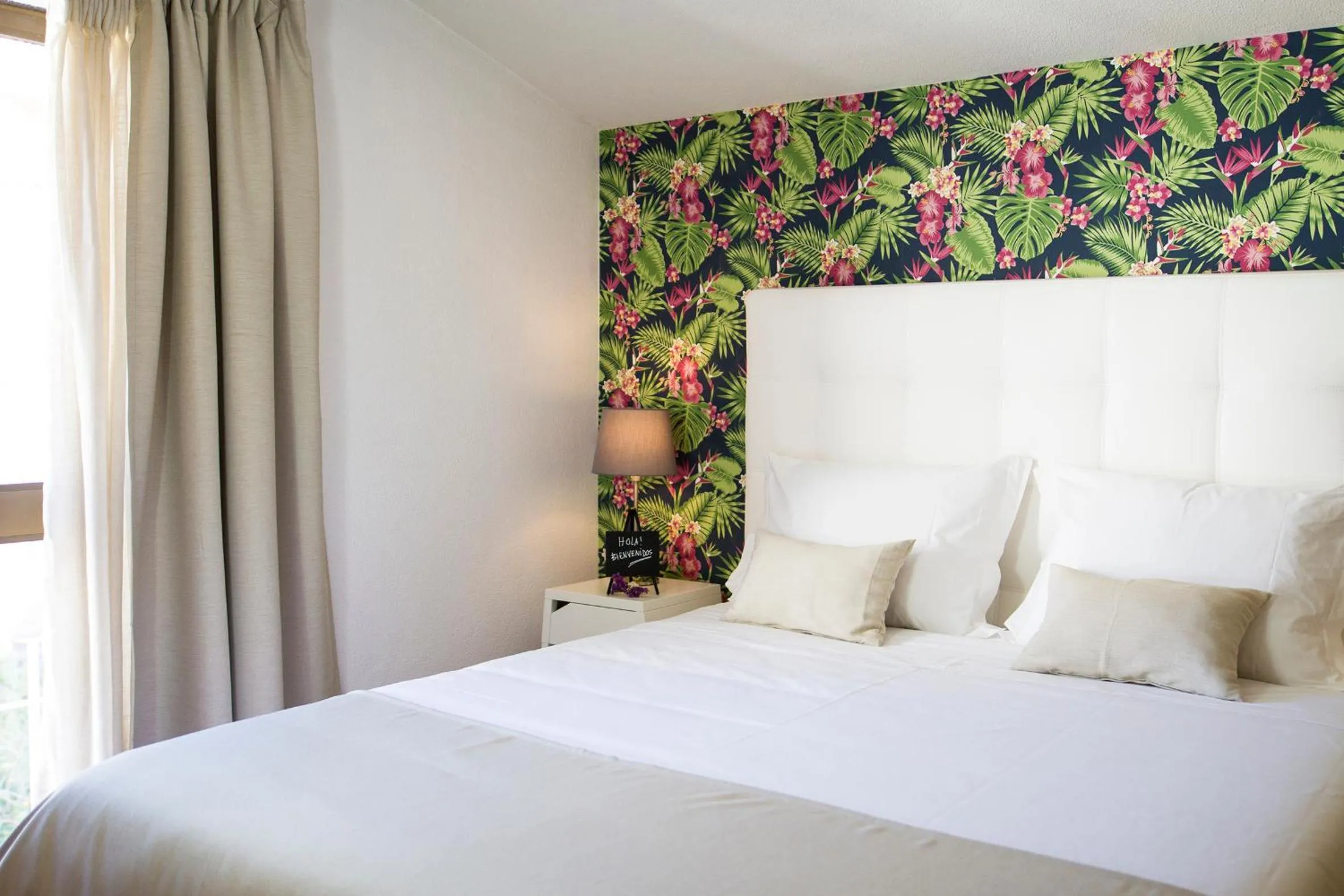 Bedroom, Bed in Art 4 You Cascais Suites