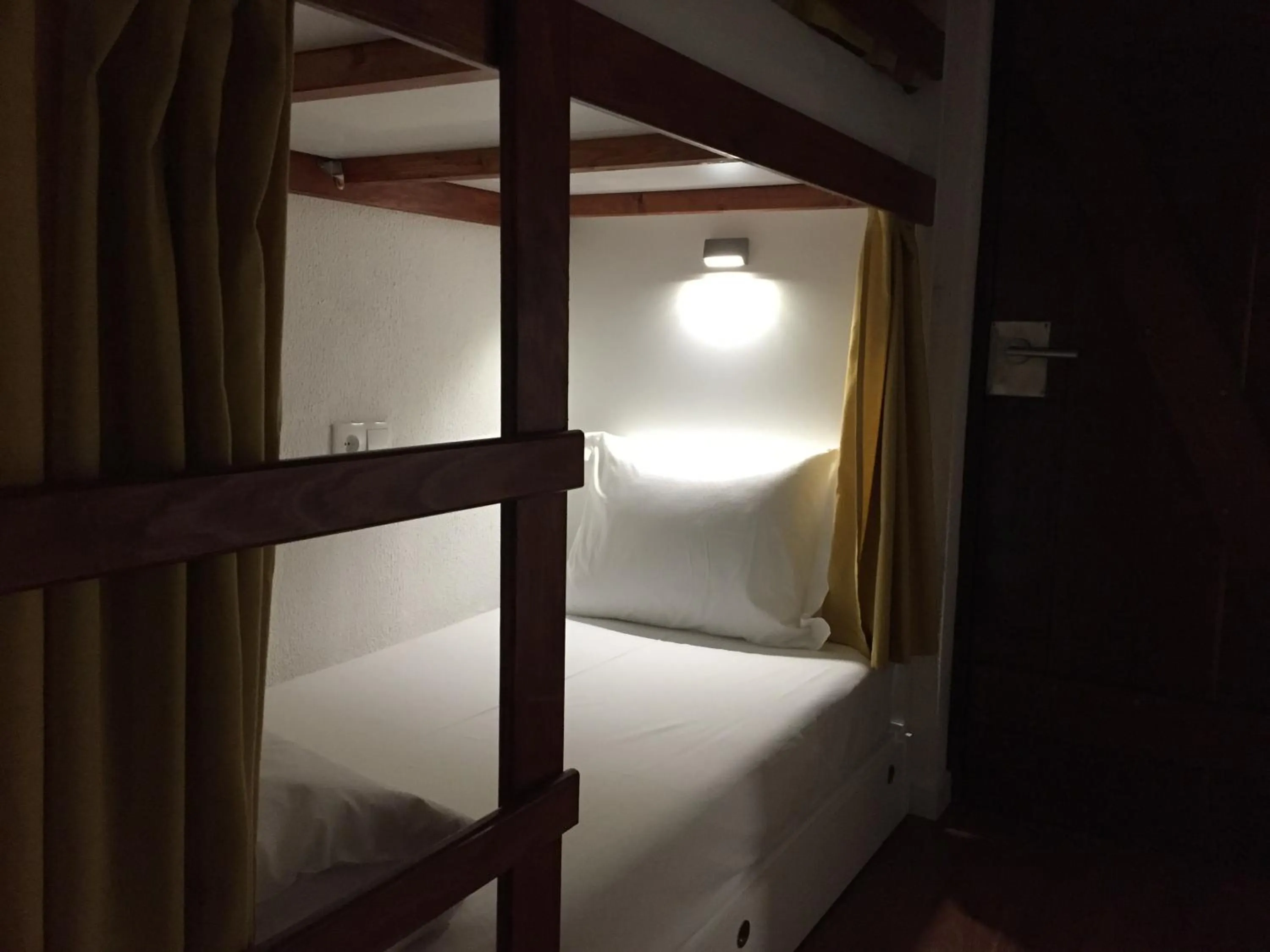 Bedroom, Bed in Art 4 You Cascais Suites