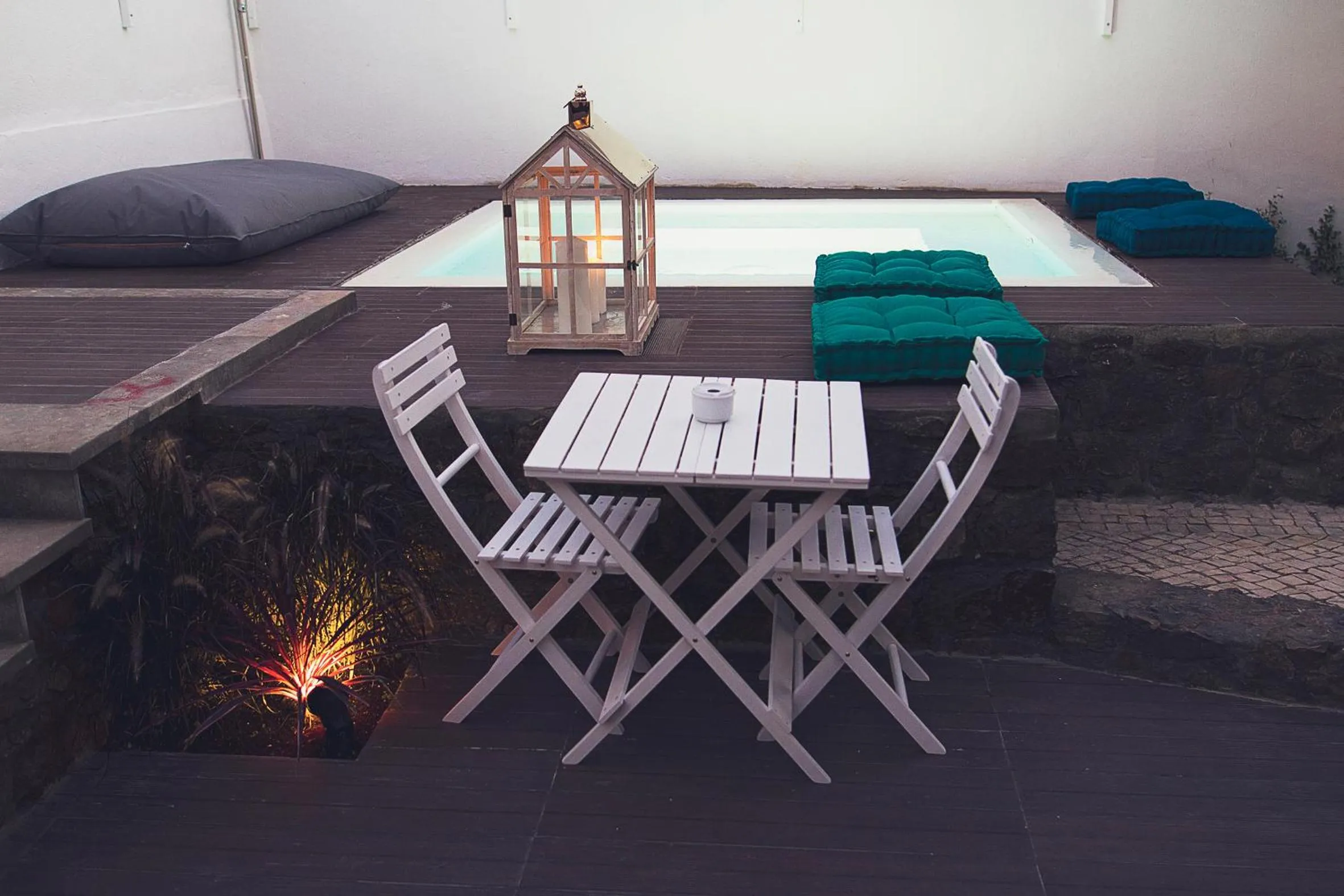 Swimming pool in Art 4 You Cascais Suites