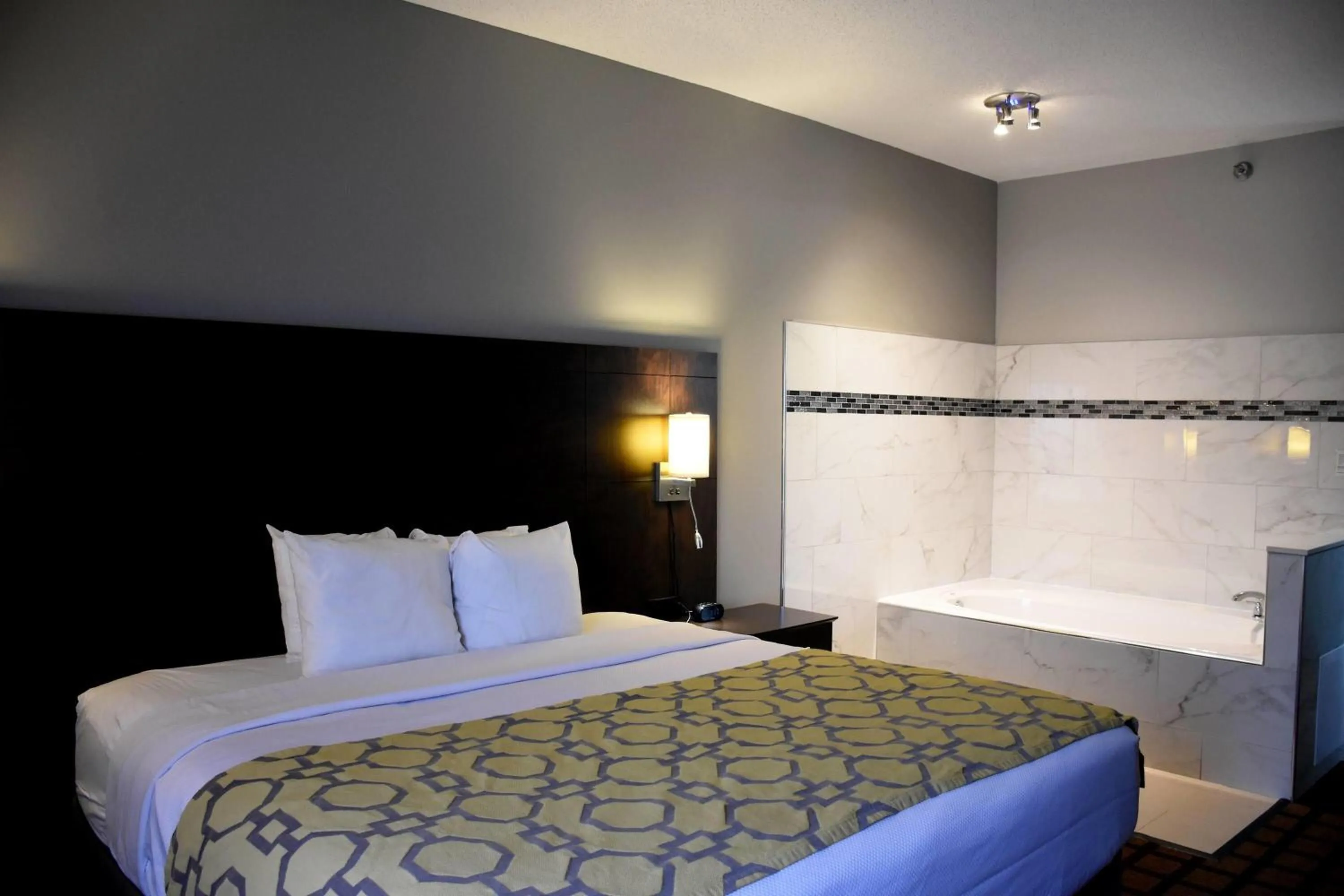 Photo of the whole room, Bed in Baymont by Wyndham Morton