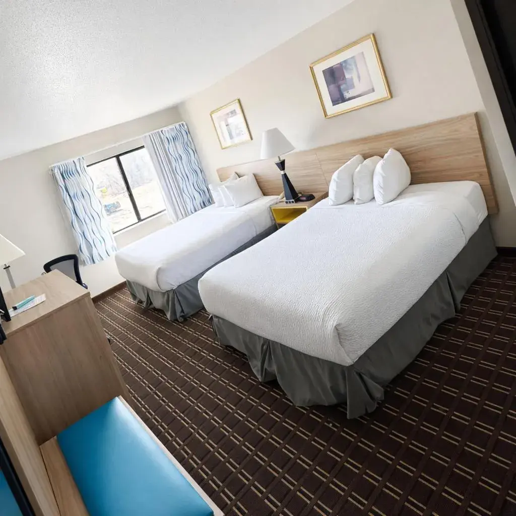 Bed in Days Inn by Wyndham Portage Cascade Mountain area Bed in Days Inn by Wyndham Portage Cascade Mountain area