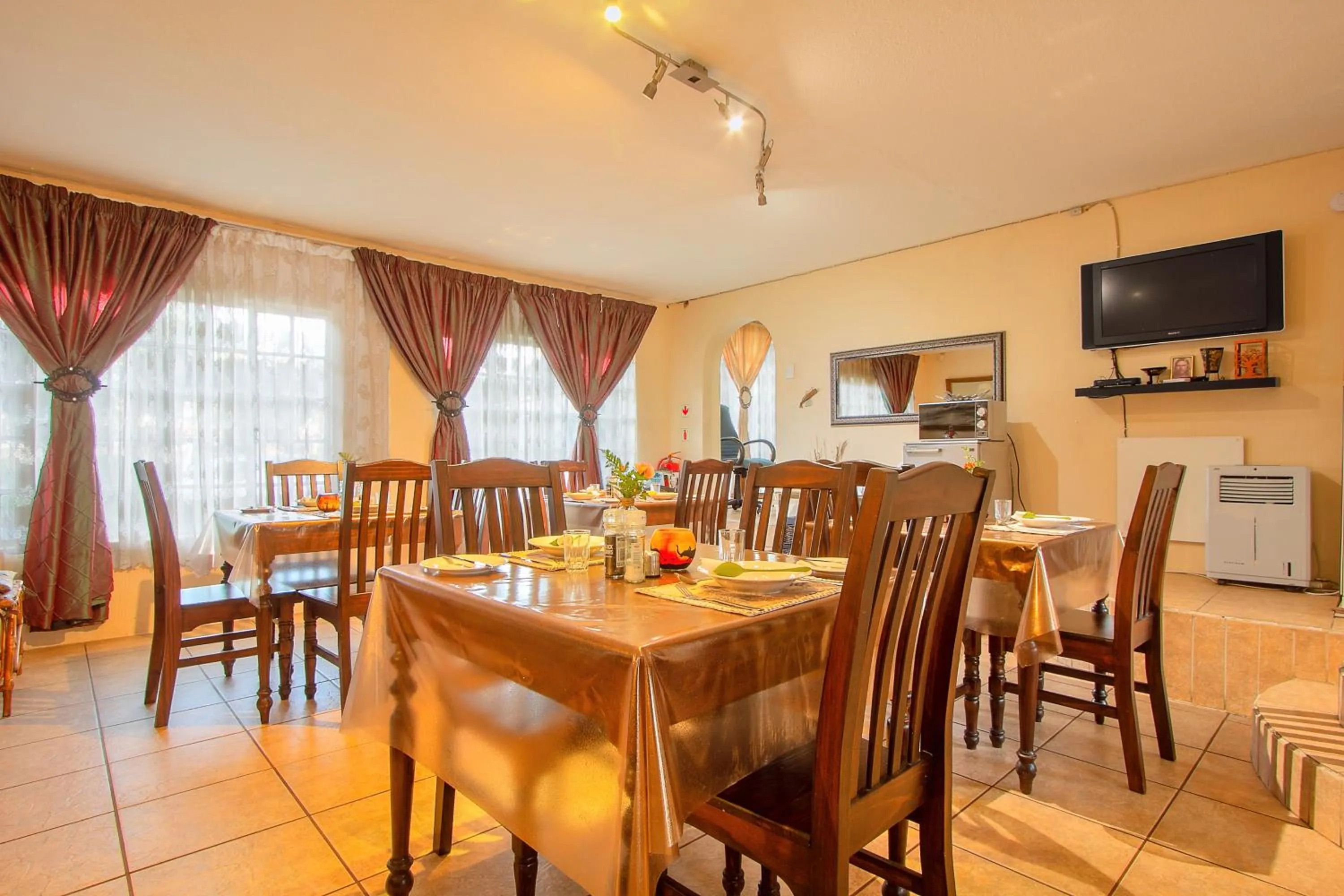 Restaurant/places to eat in All over Africa Guest house