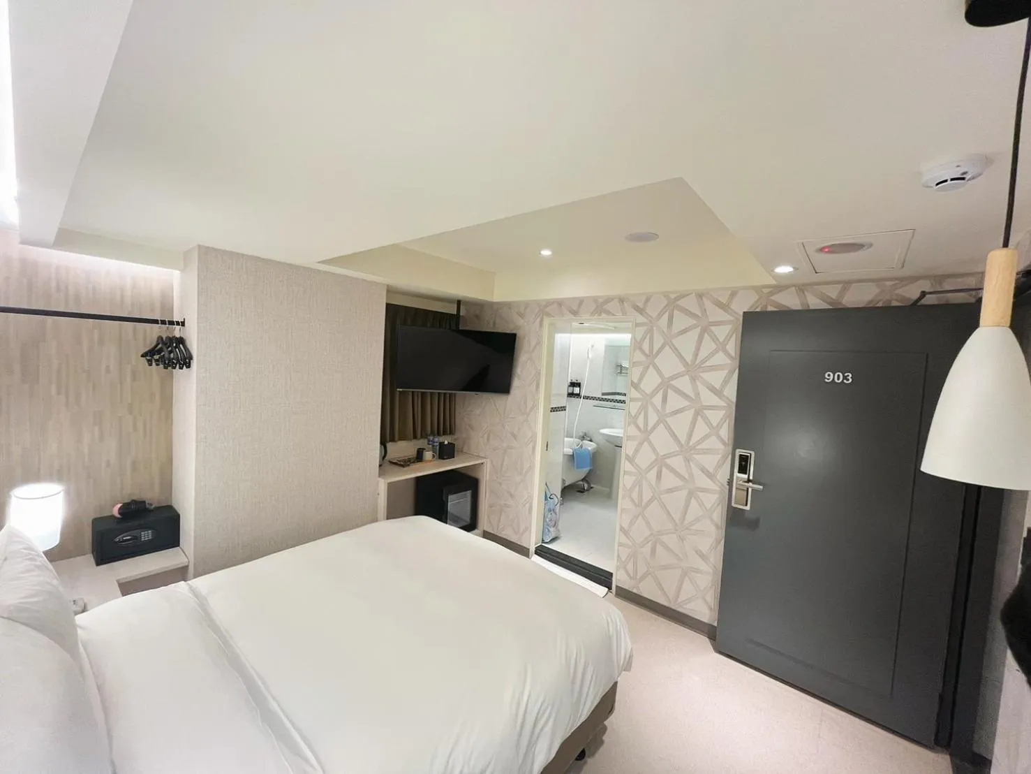 Photo of the whole room, Bed in 新仕飯店-New City Hotel