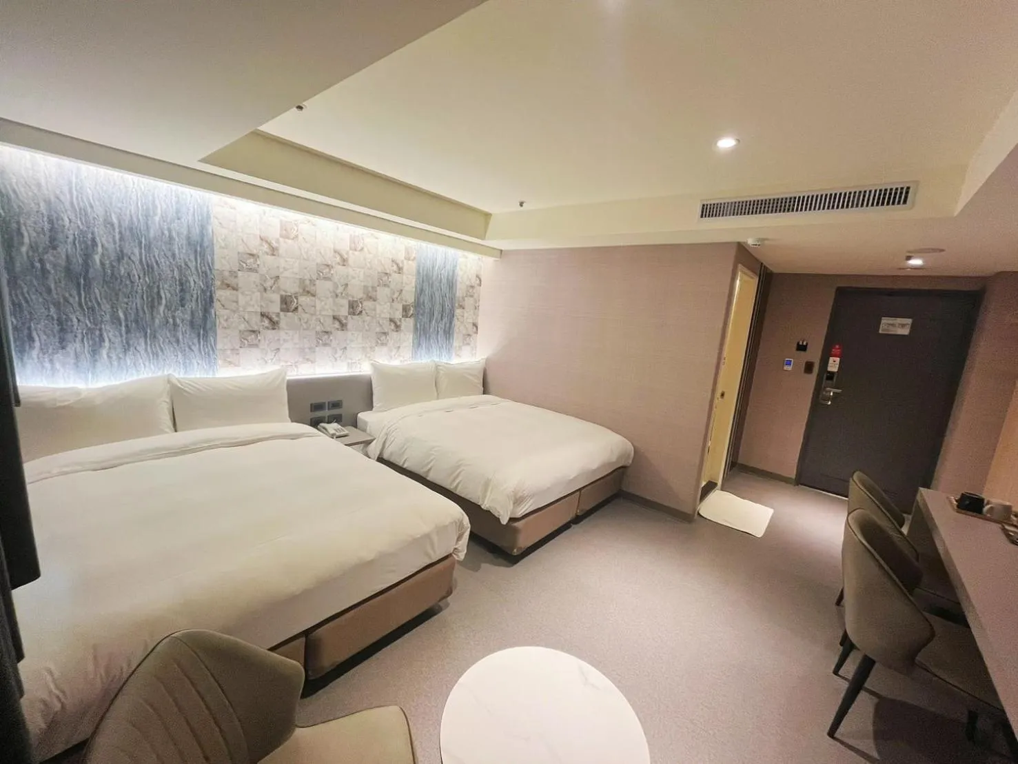 Photo of the whole room, Bed in 新仕飯店-New City Hotel