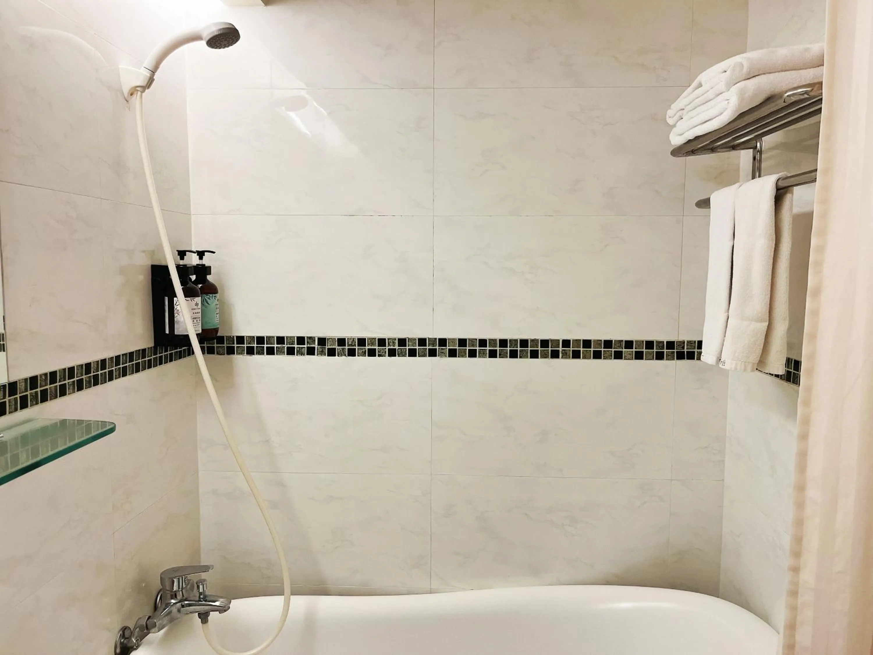 Bath in 新仕飯店-New City Hotel