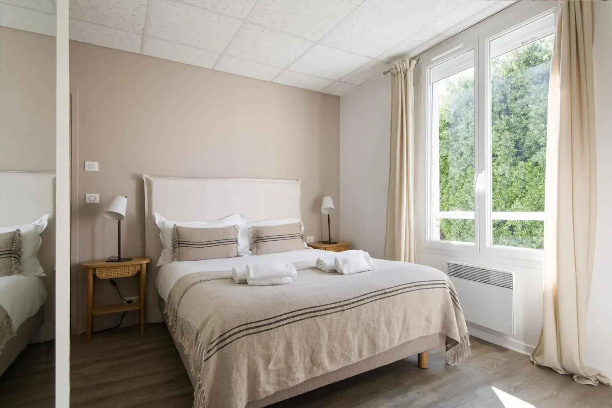 Small Double Room in Le Homard Bleu Small Double Room in Le Homard Bleu