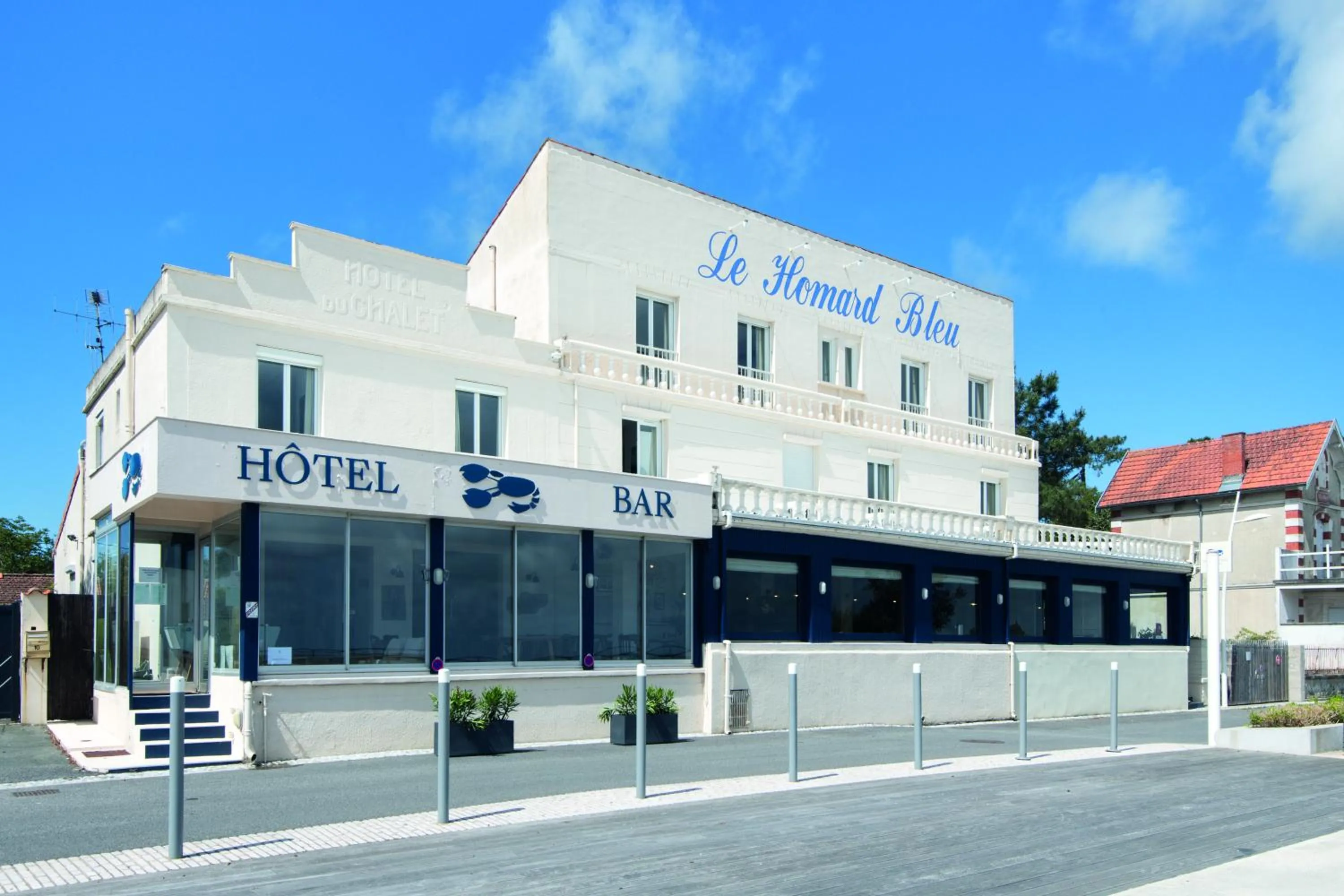Facade/entrance in Le Homard Bleu