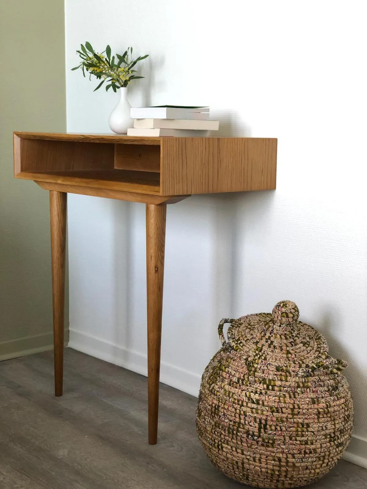 Decorative detail in Le Homard Bleu