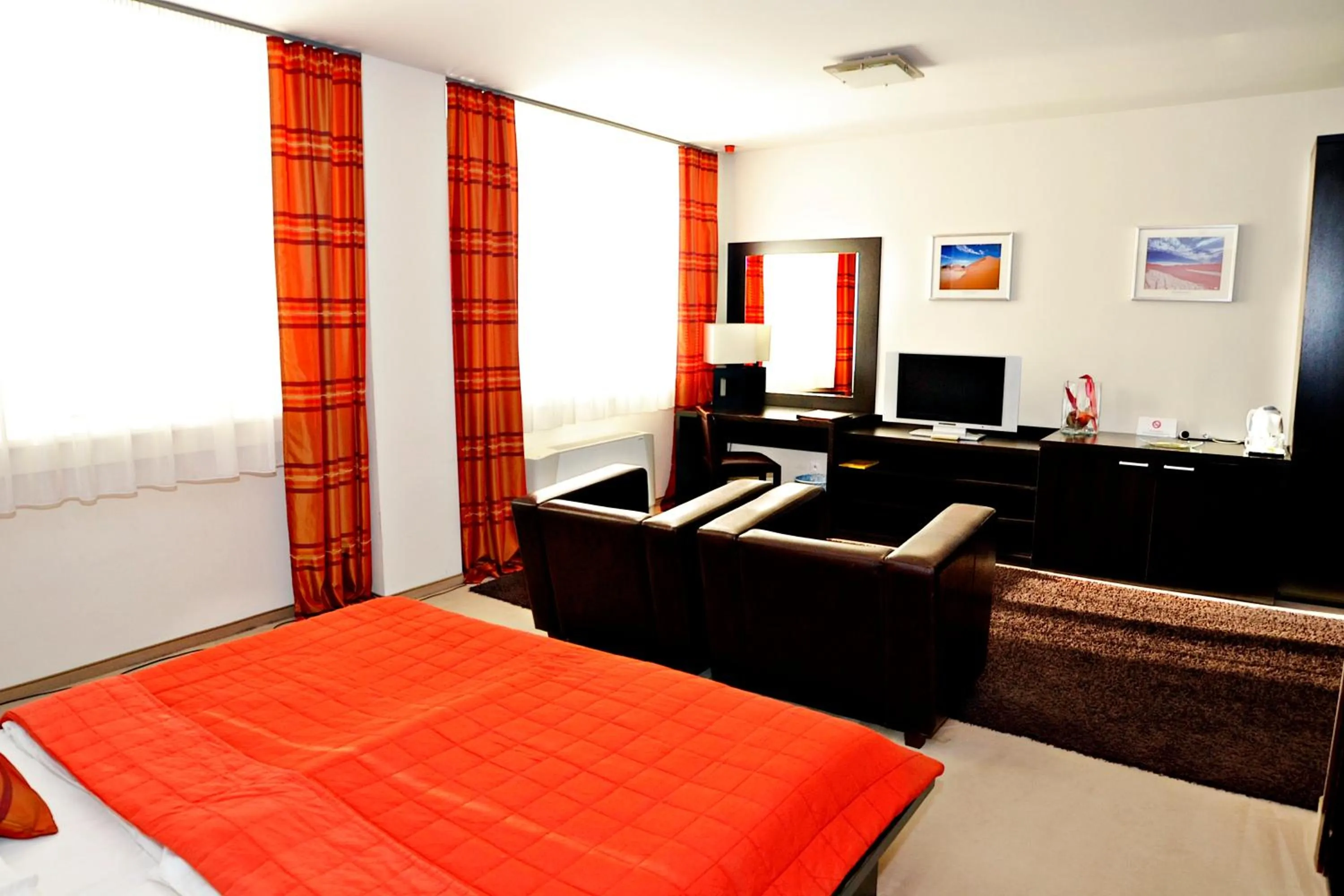 Photo of the whole room, Bed in Aston Hotel