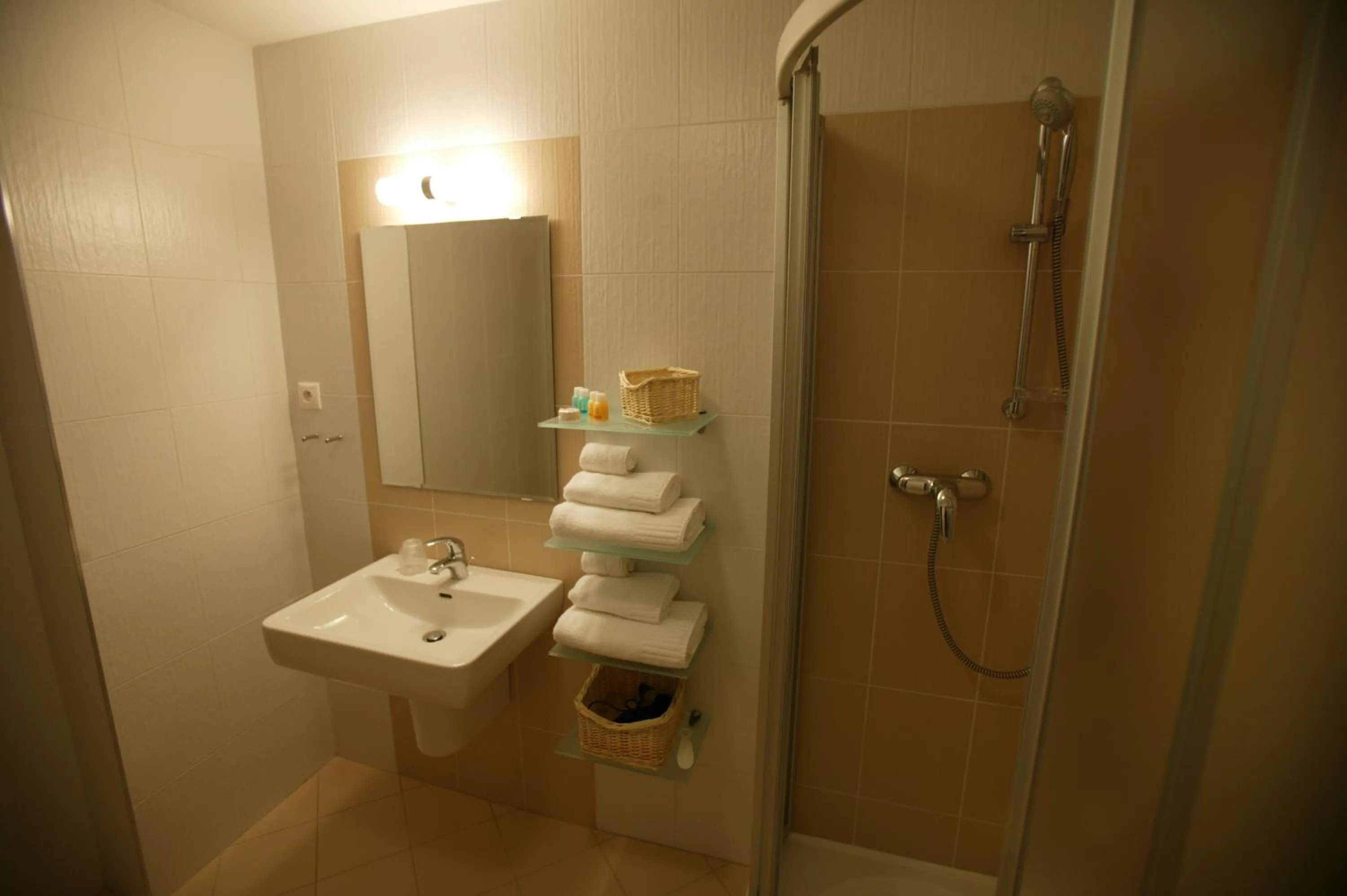 Bathroom in Aston Hotel