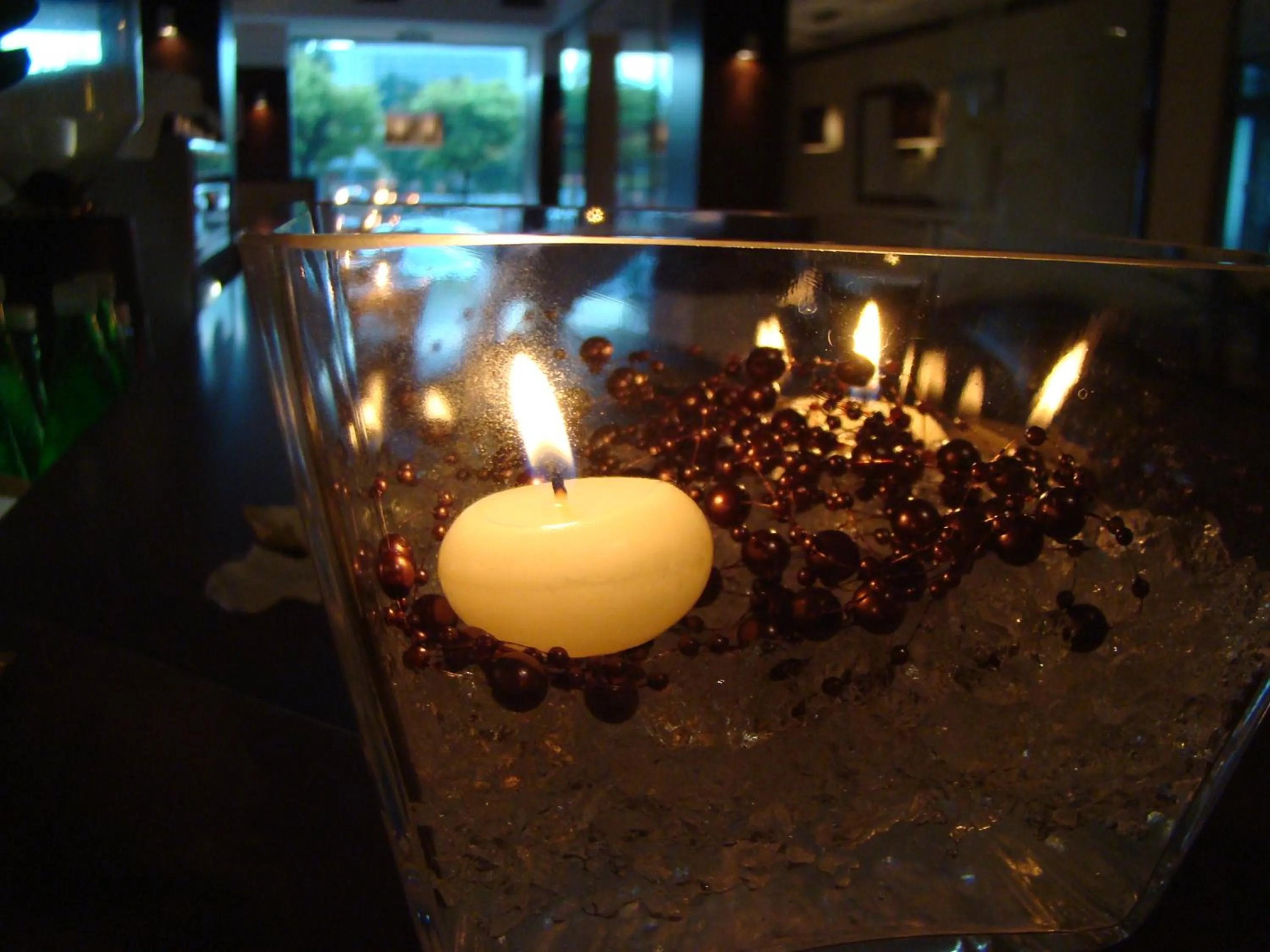 Restaurant/places to eat in Aston Hotel