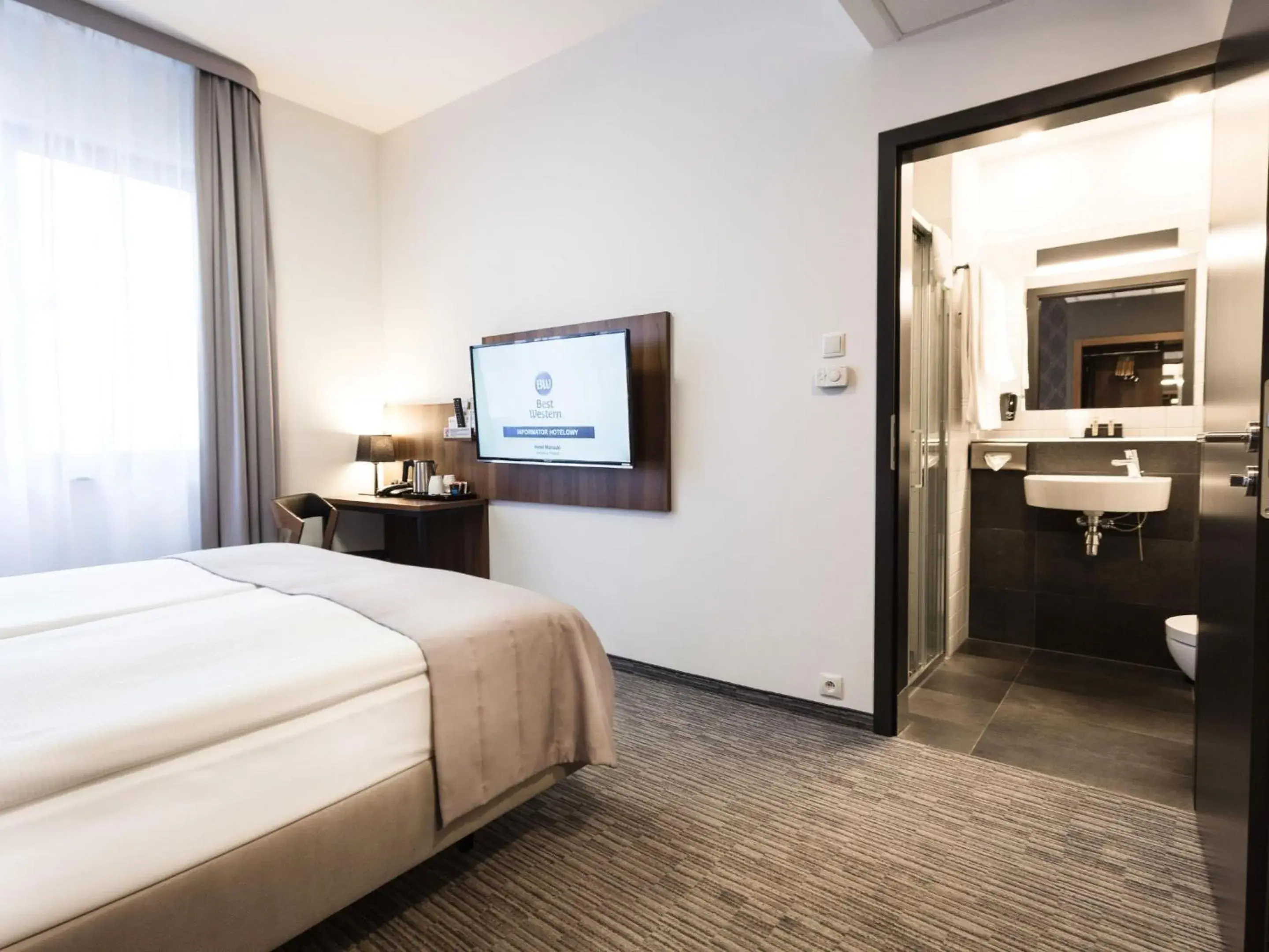 Bedroom, Bed in Best Western Hotel Mariacki Katowice Bedroom, Bed in Best Western Hotel Mariacki Katowice