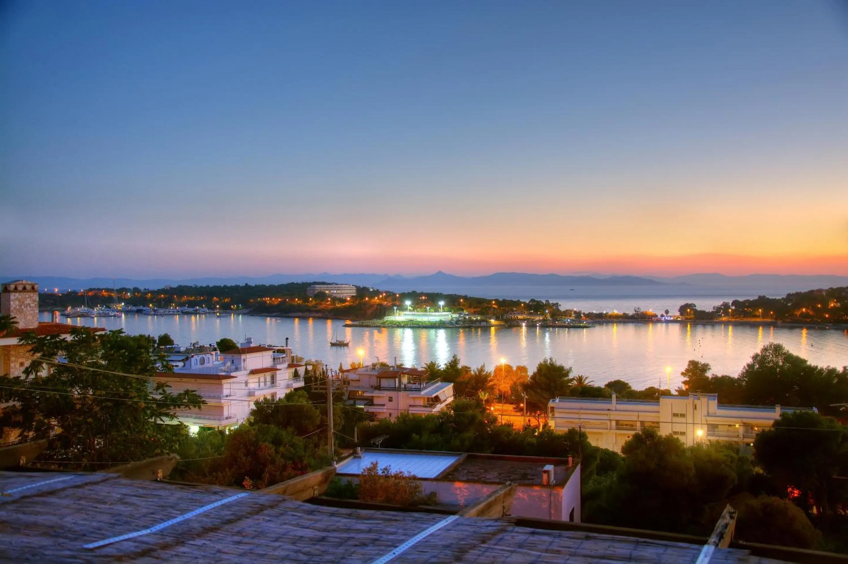 Vouliagmeni Stylish Homes by BluPine