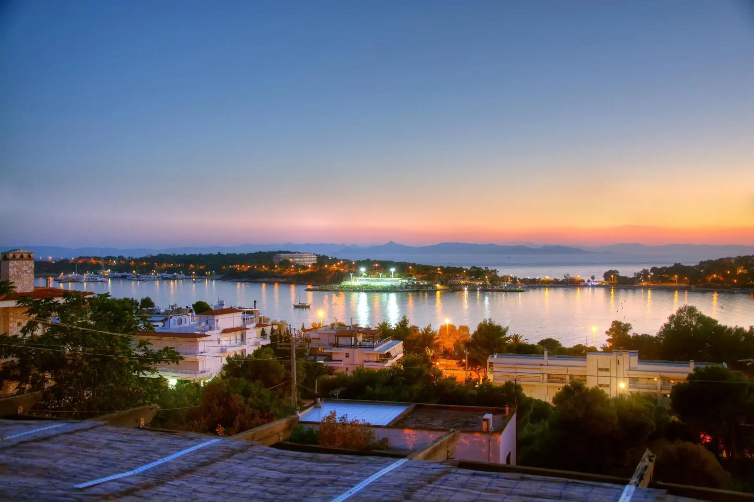 Vouliagmeni Stylish Homes by BluPine Vouliagmeni Stylish Homes by BluPine
