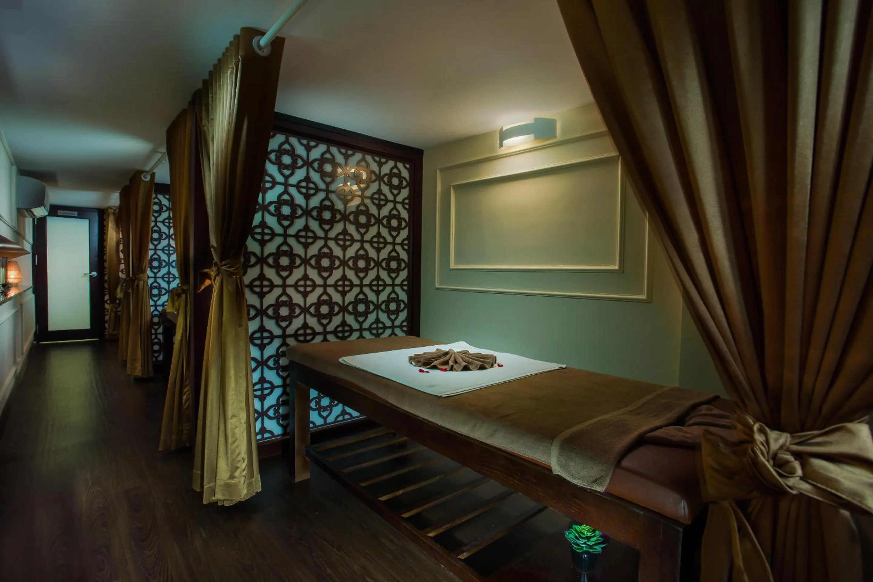 Massage, Bed in Ambassador Hanoi Hotel & Spa