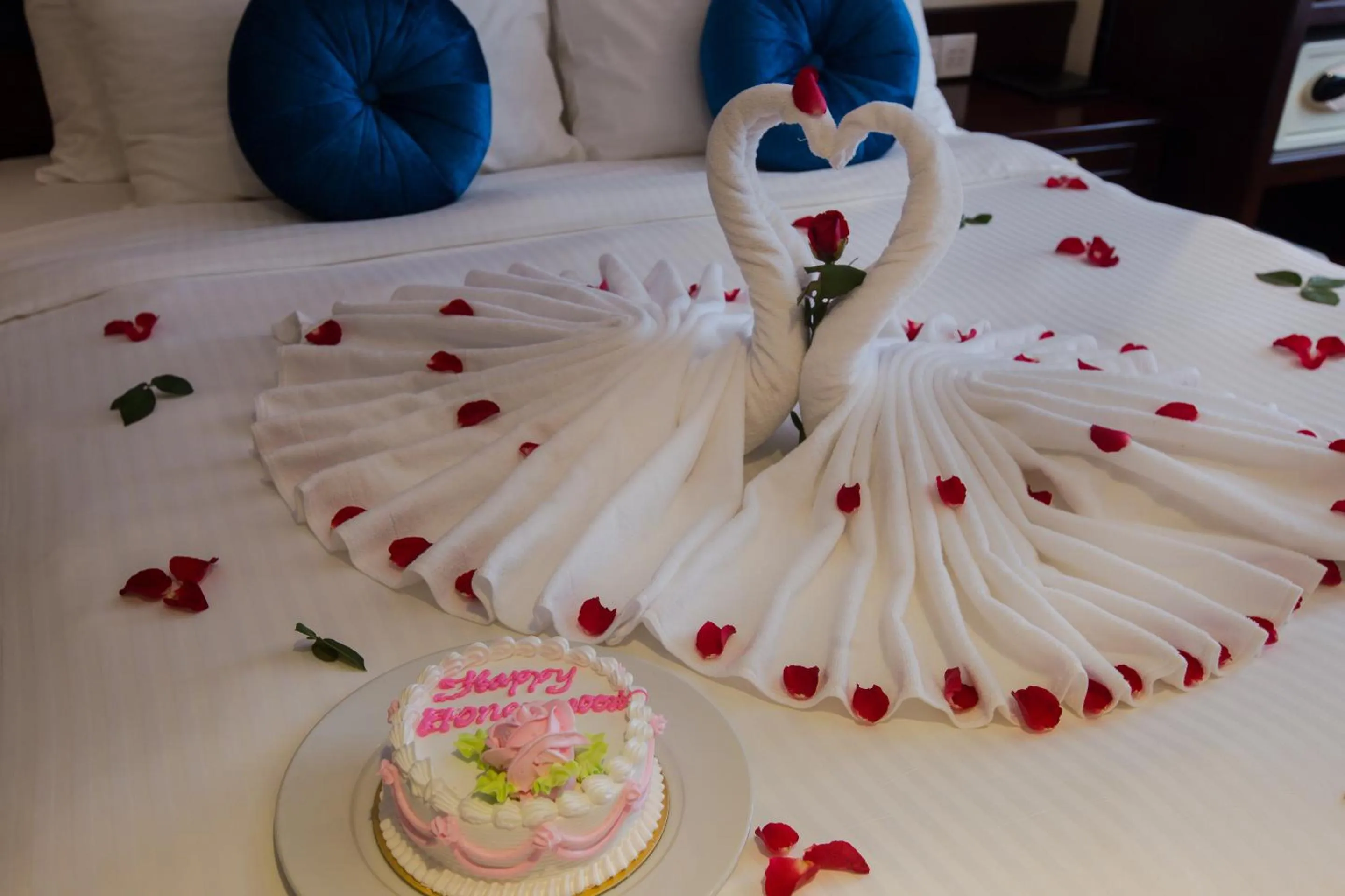 Area and facilities, Bed in Ambassador Hanoi Hotel & Spa