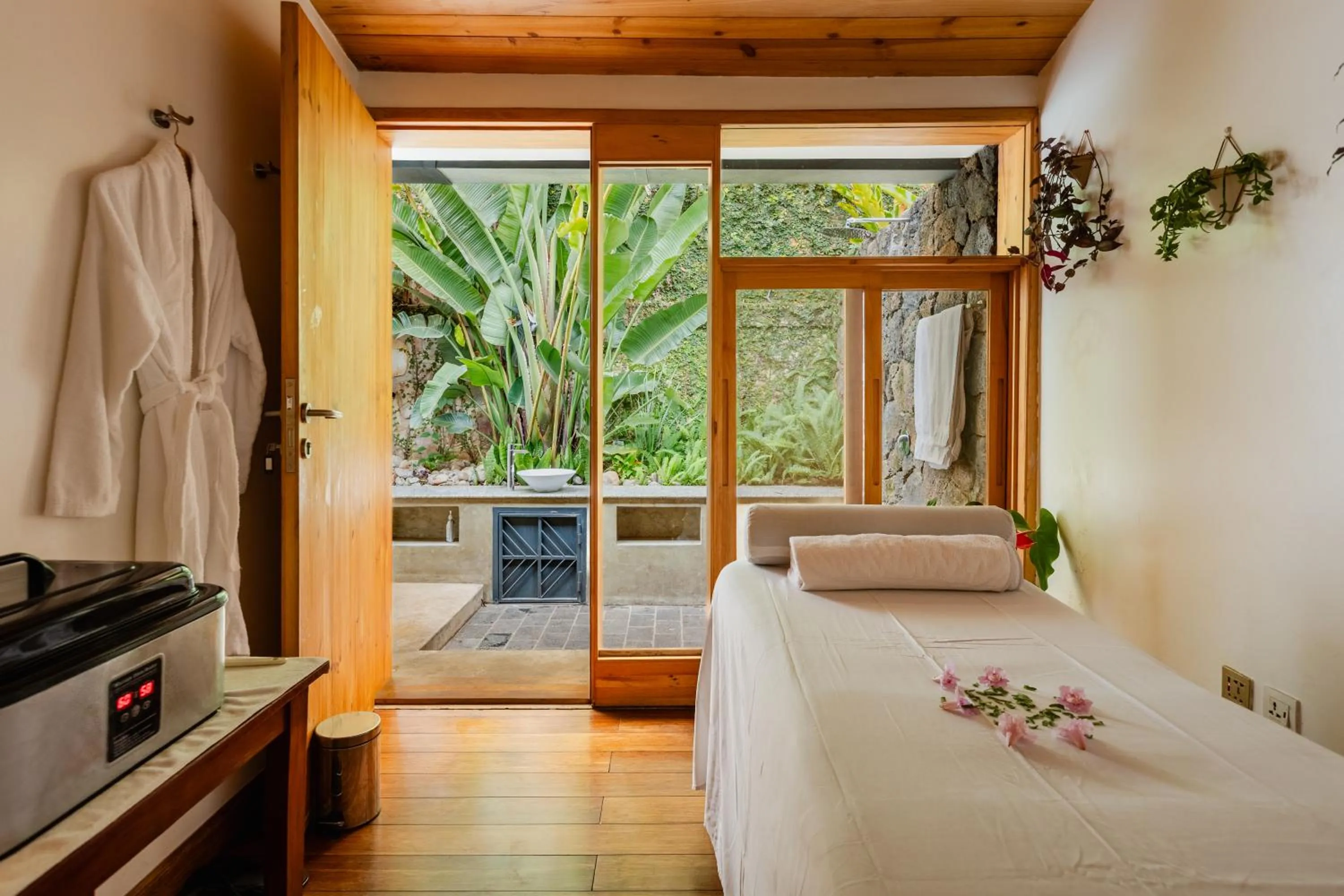 Spa and wellness centre/facilities, Bed in Hemingways Retreat Kigali