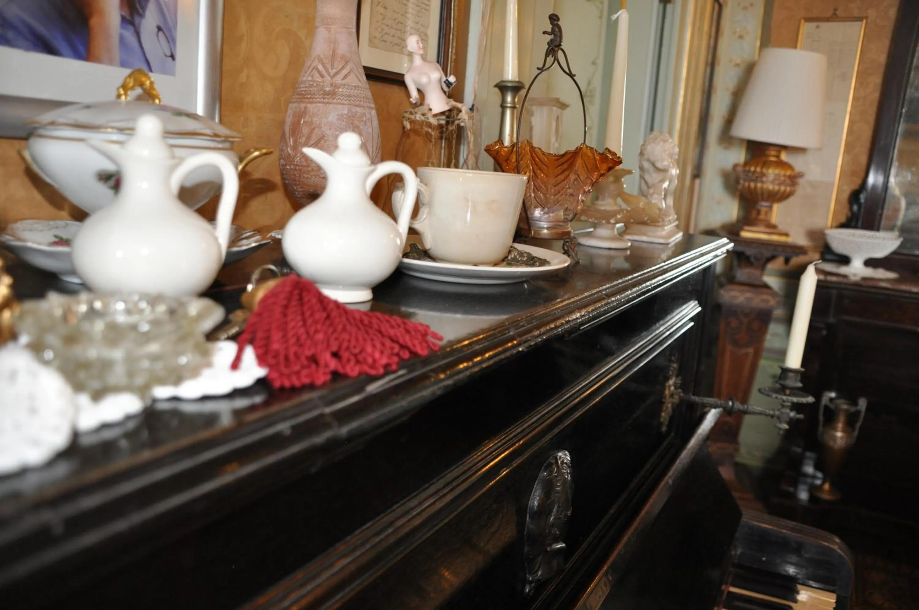 Decorative detail in Casa Raffaele Conforti