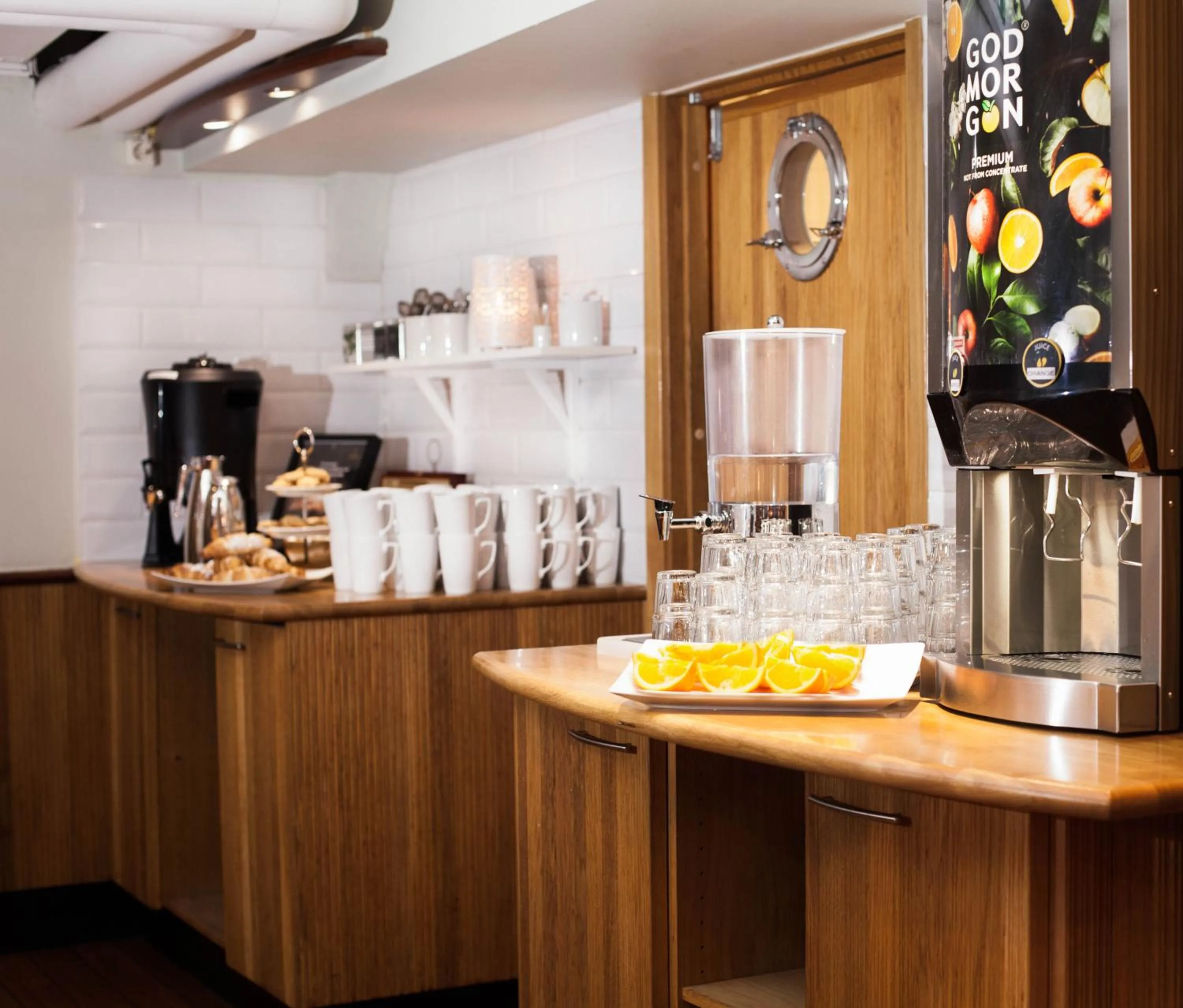 Coffee/tea facilities in Hotel Örebro