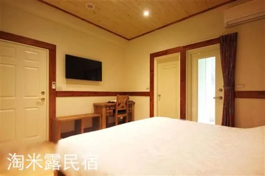 Queen Room with Balcony in Taomilu B&B