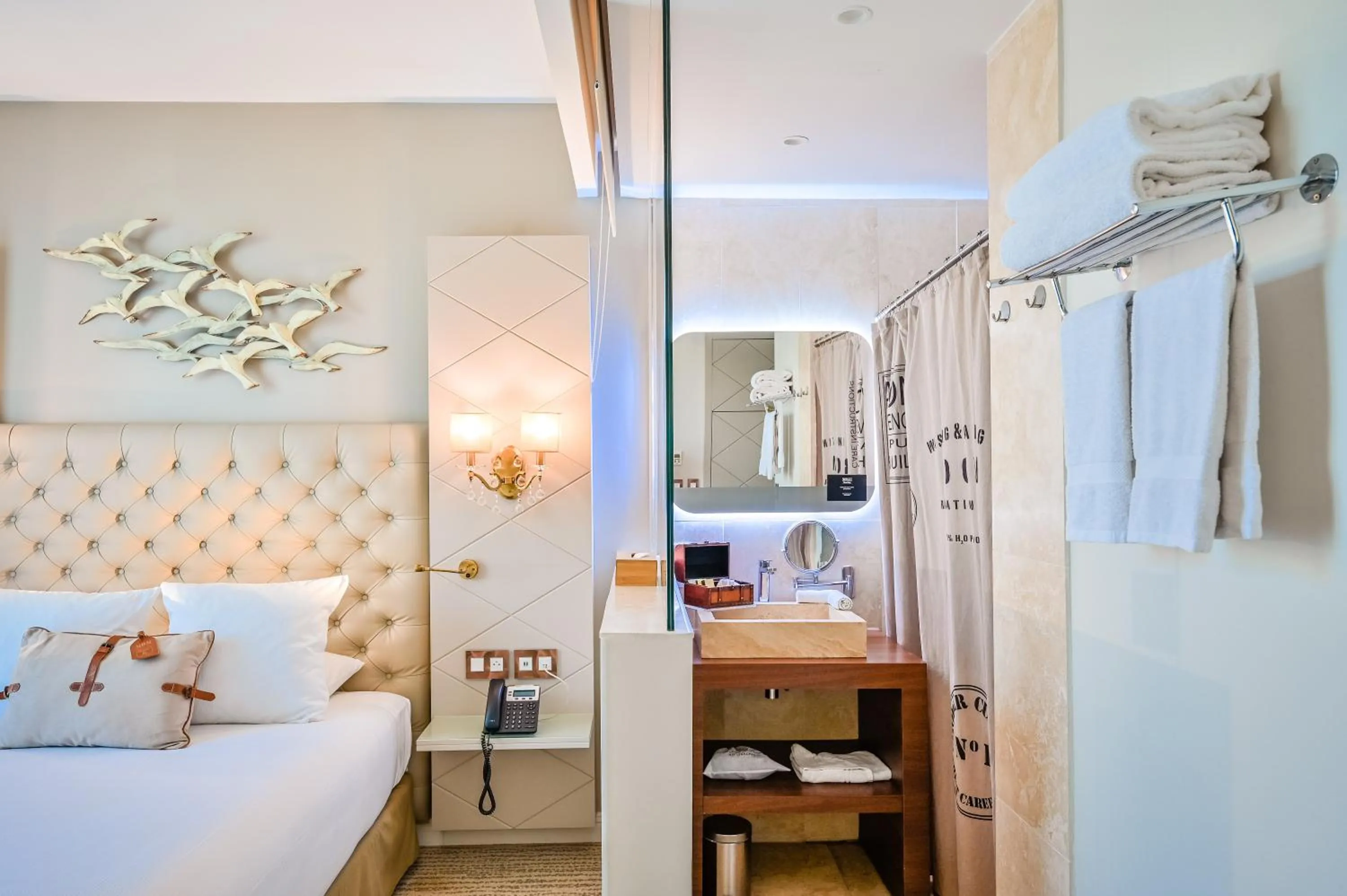 Bed in Grand Hotel Des Sablettes Plage, Curio Collection By Hilton