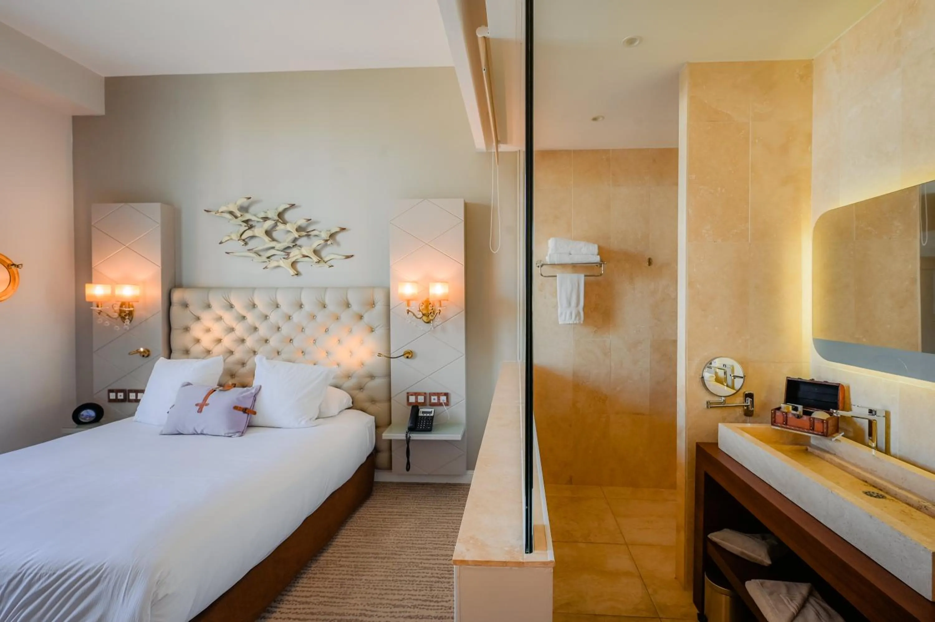 Bed in Grand Hotel Des Sablettes Plage, Curio Collection By Hilton