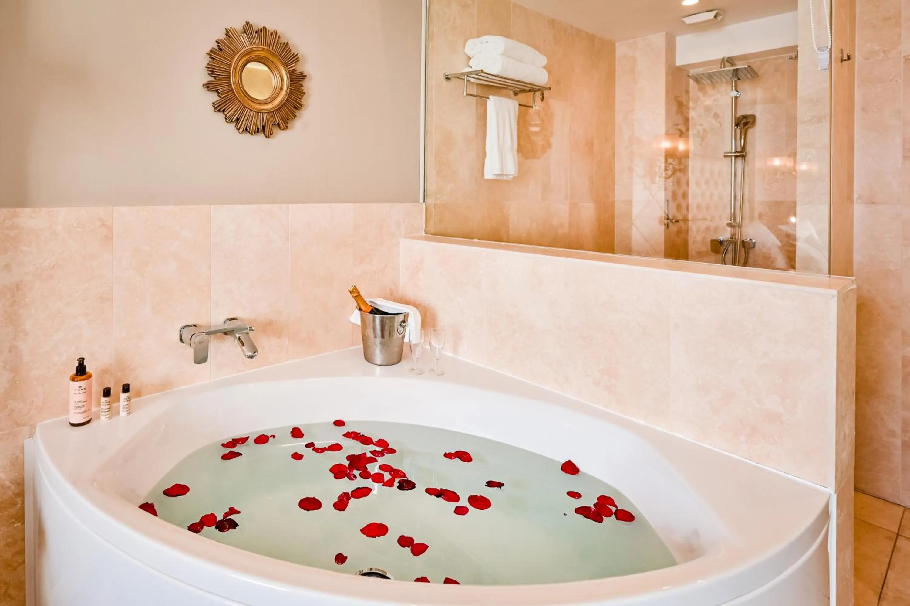 Grand Hotel Des Sablettes Plage, Curio Collection By Hilton