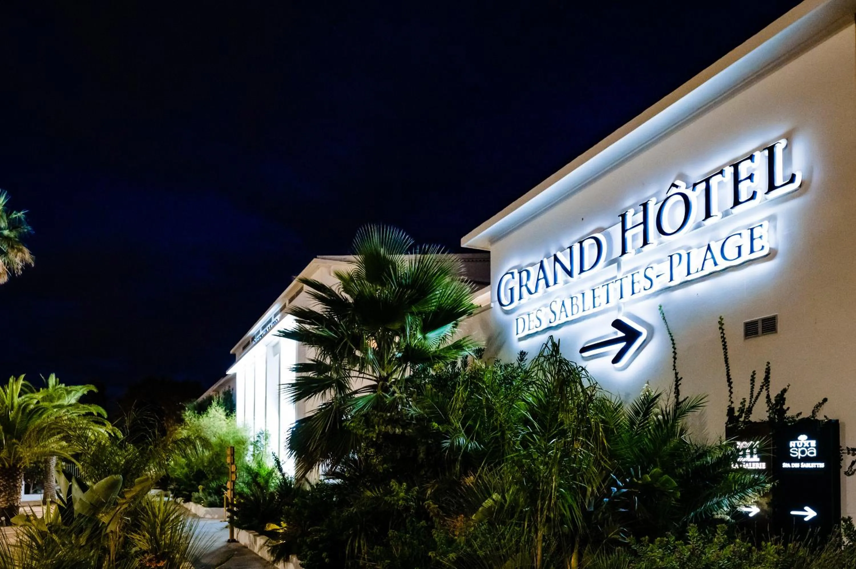 Grand Hotel Des Sablettes Plage, Curio Collection By Hilton