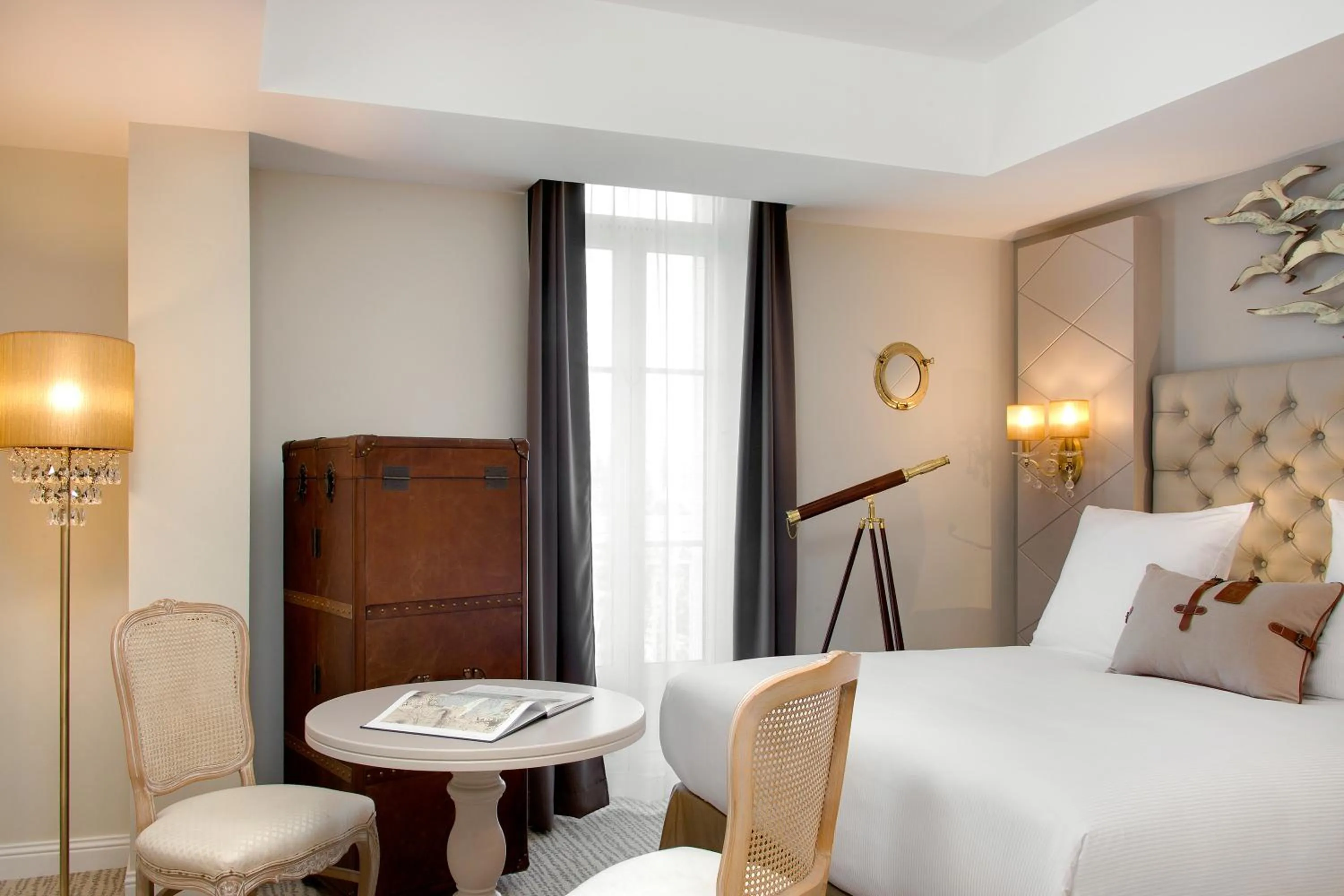 Bed in Grand Hotel Des Sablettes Plage, Curio Collection By Hilton