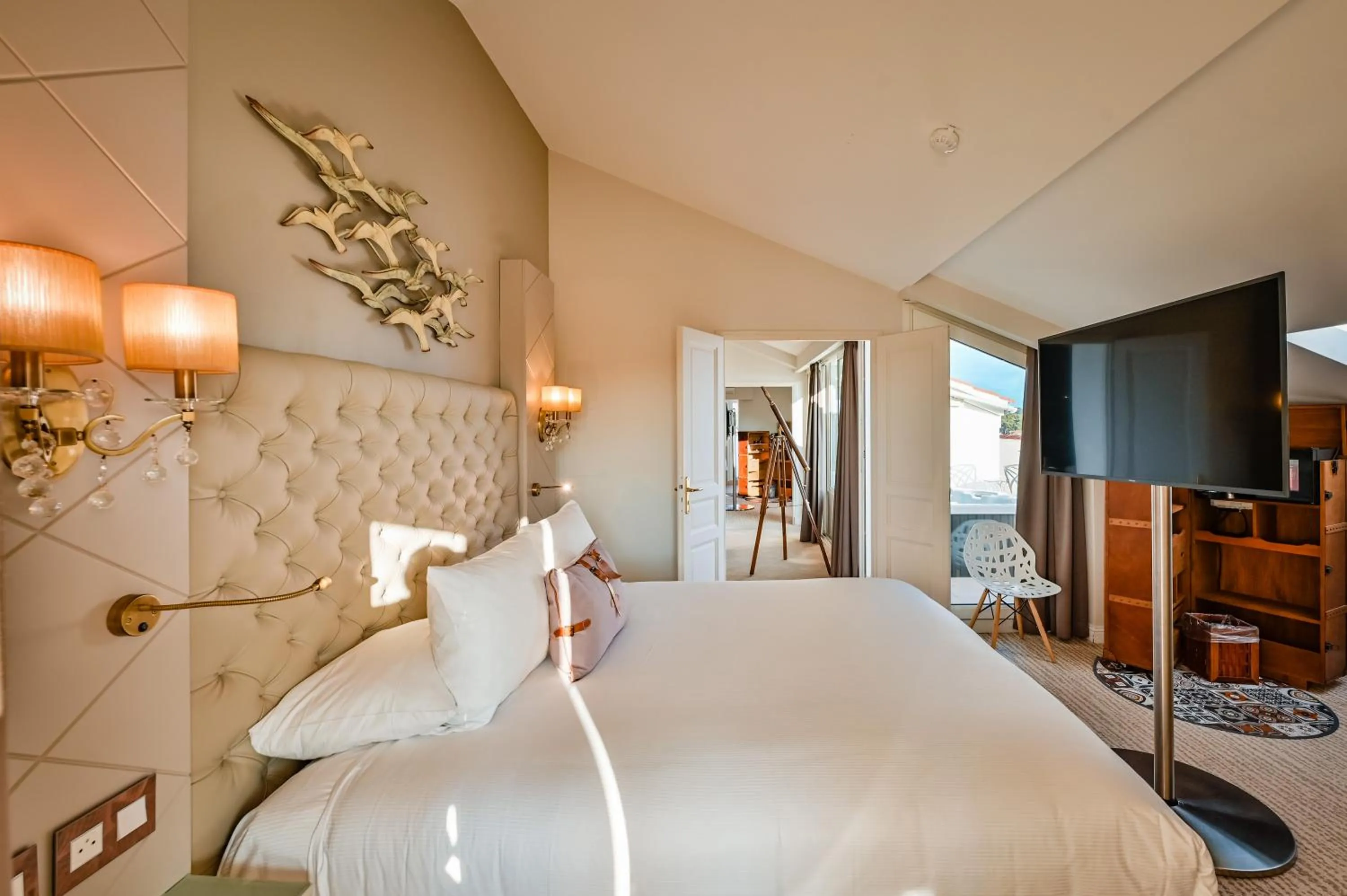 Bed in Grand Hotel Des Sablettes Plage, Curio Collection By Hilton