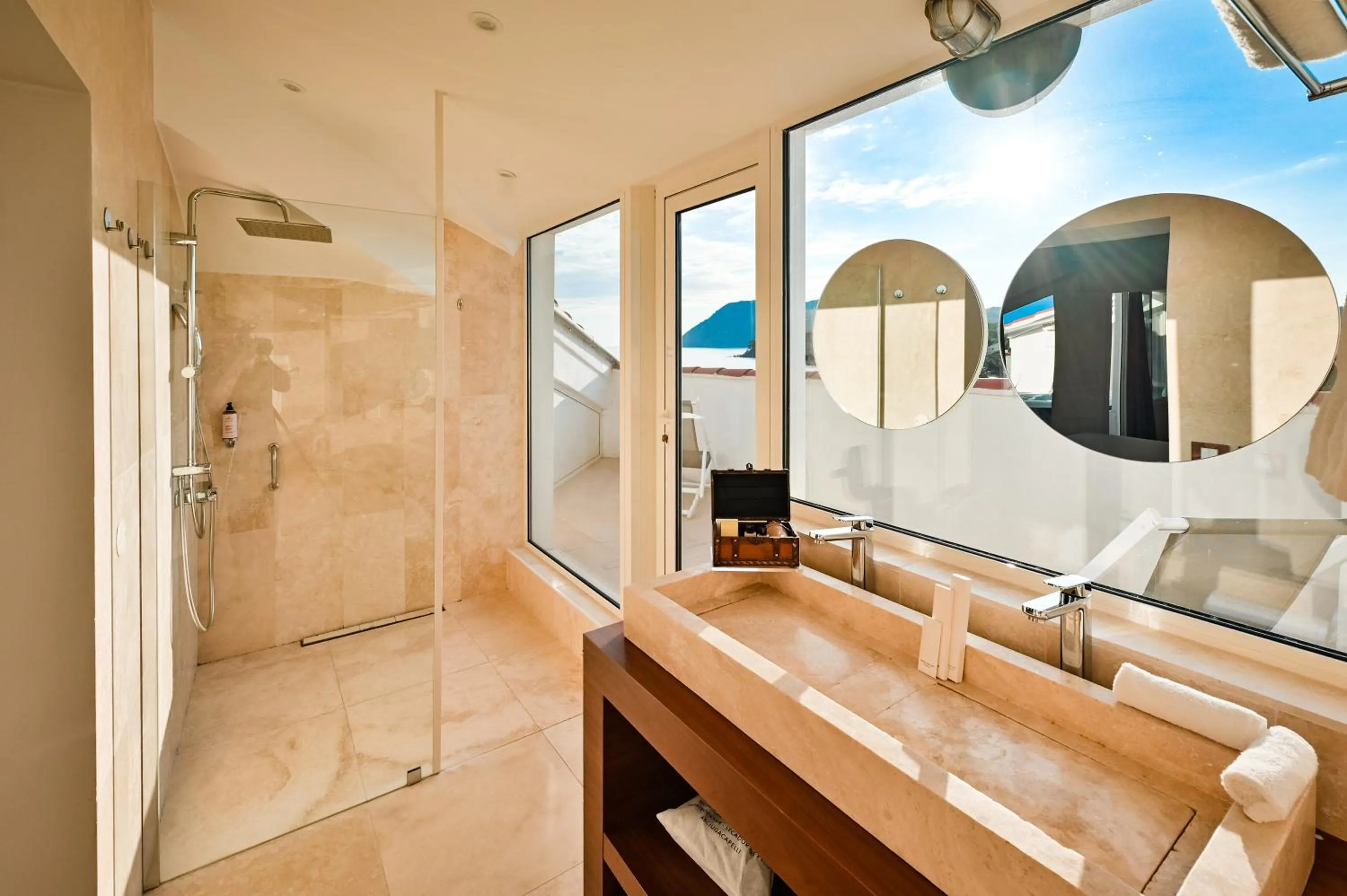 Grand Hotel Des Sablettes Plage, Curio Collection By Hilton