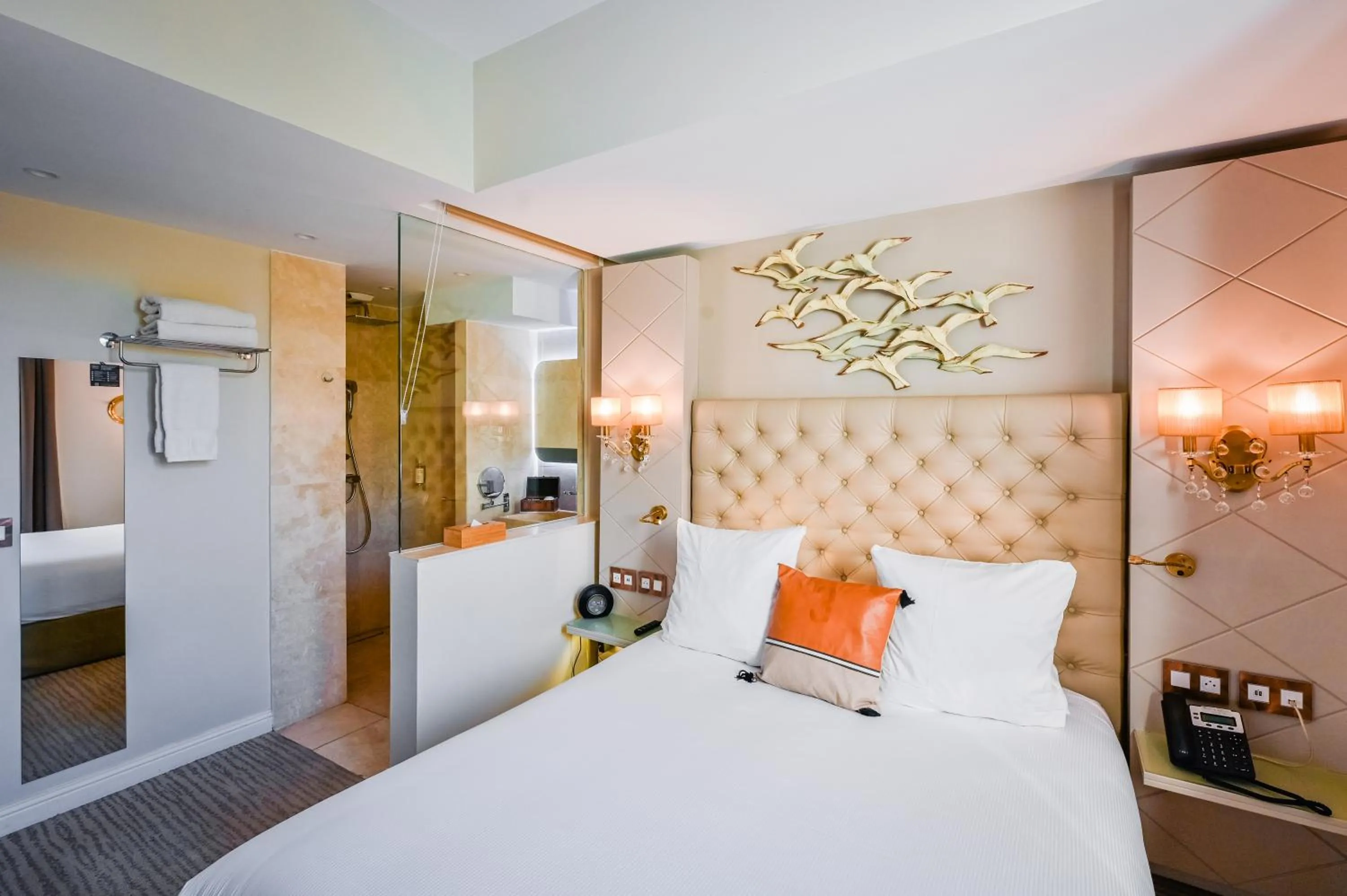 Bed in Grand Hotel Des Sablettes Plage, Curio Collection By Hilton