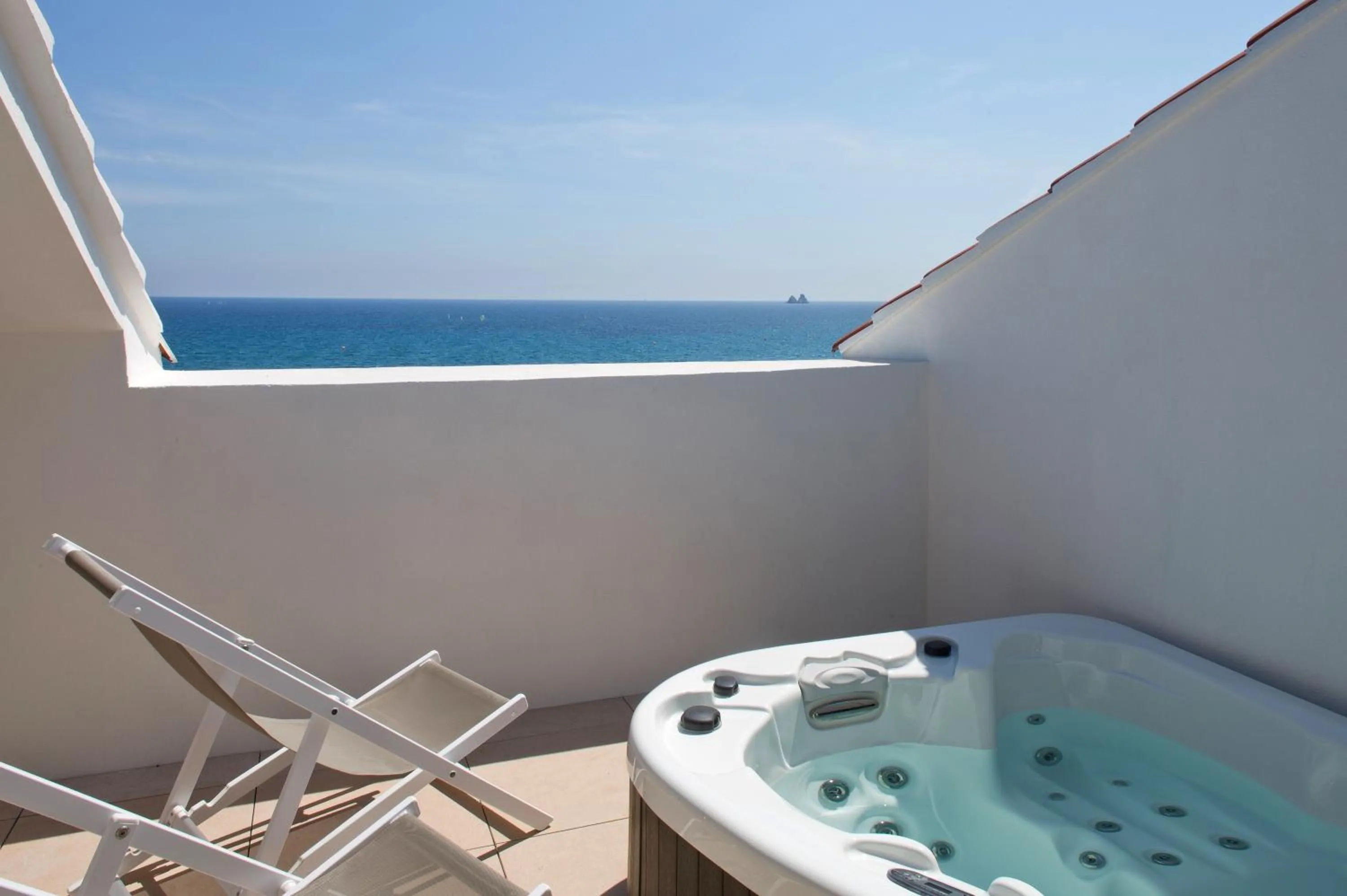 Grand Hotel Des Sablettes Plage, Curio Collection By Hilton