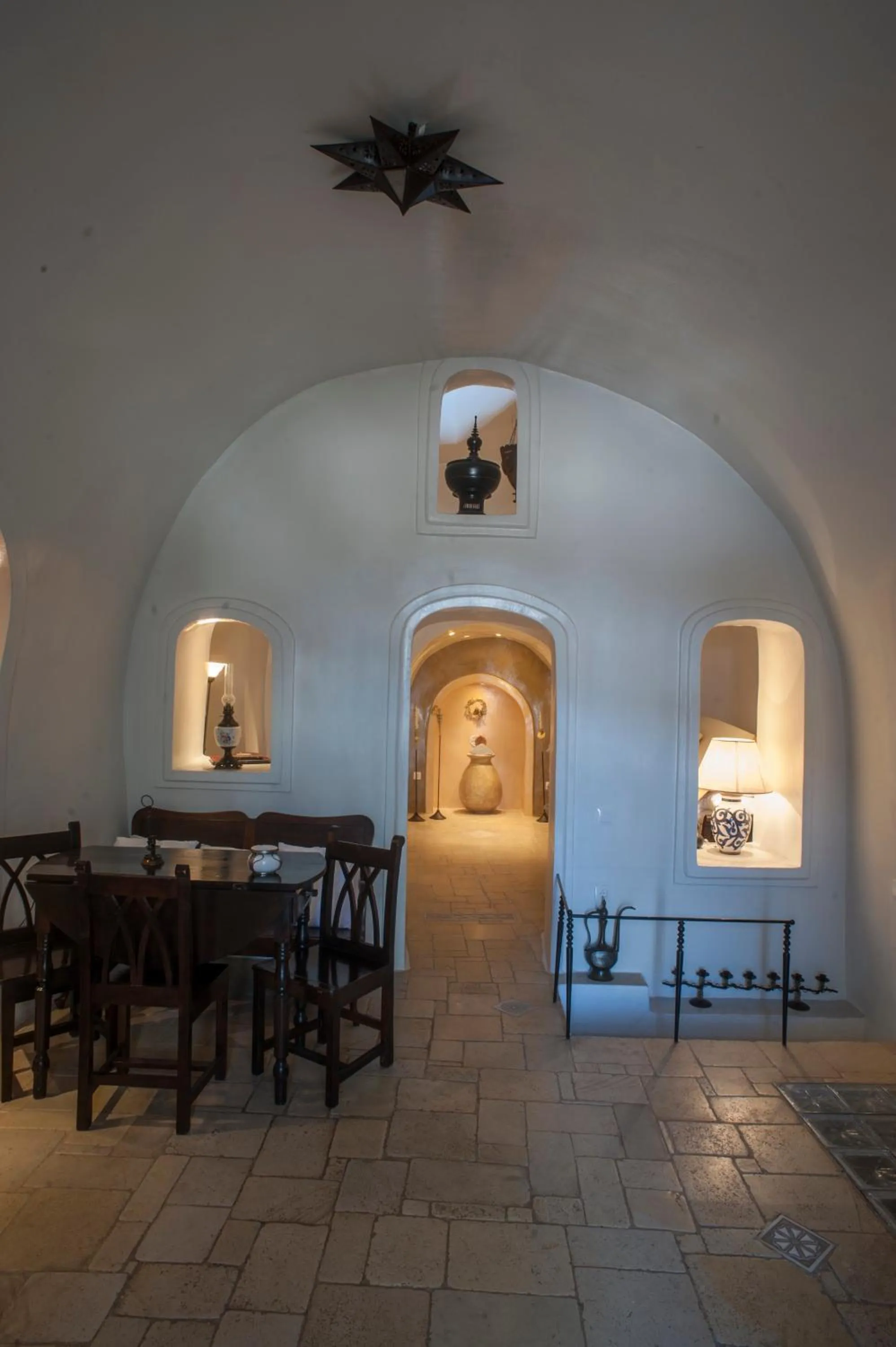 Photo of the whole room in Heliophos Boutique Caves