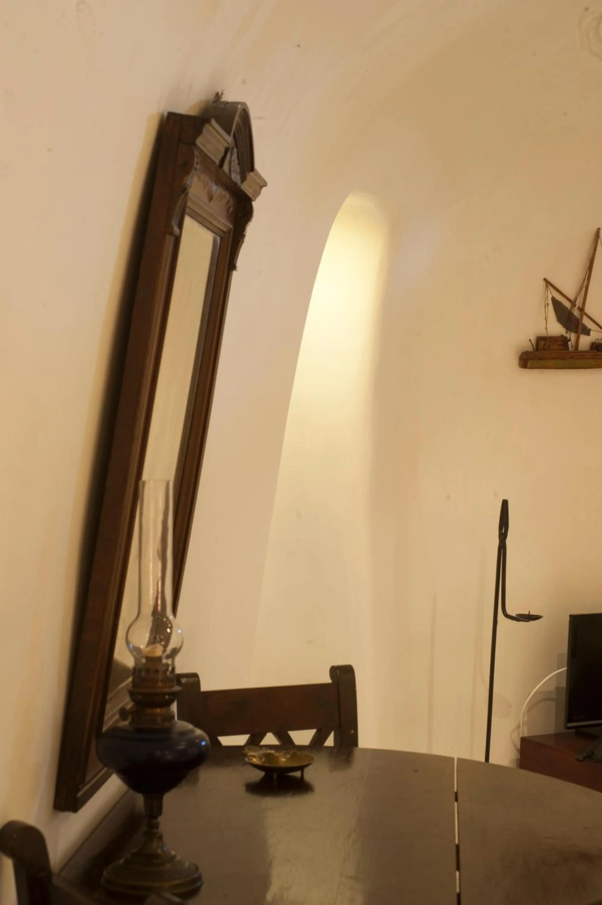 Decorative detail in Heliophos Boutique Caves