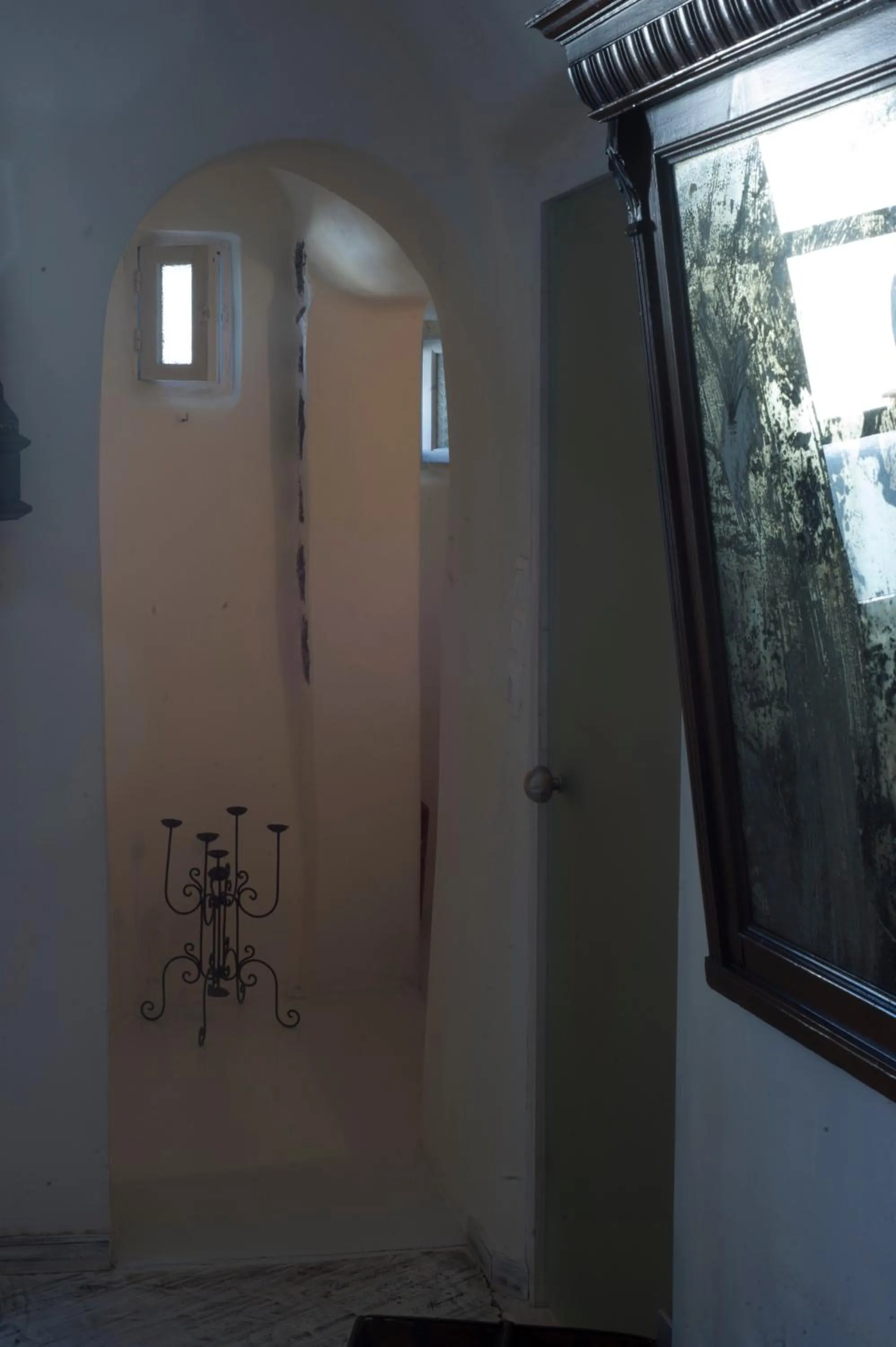 Decorative detail in Heliophos Boutique Caves