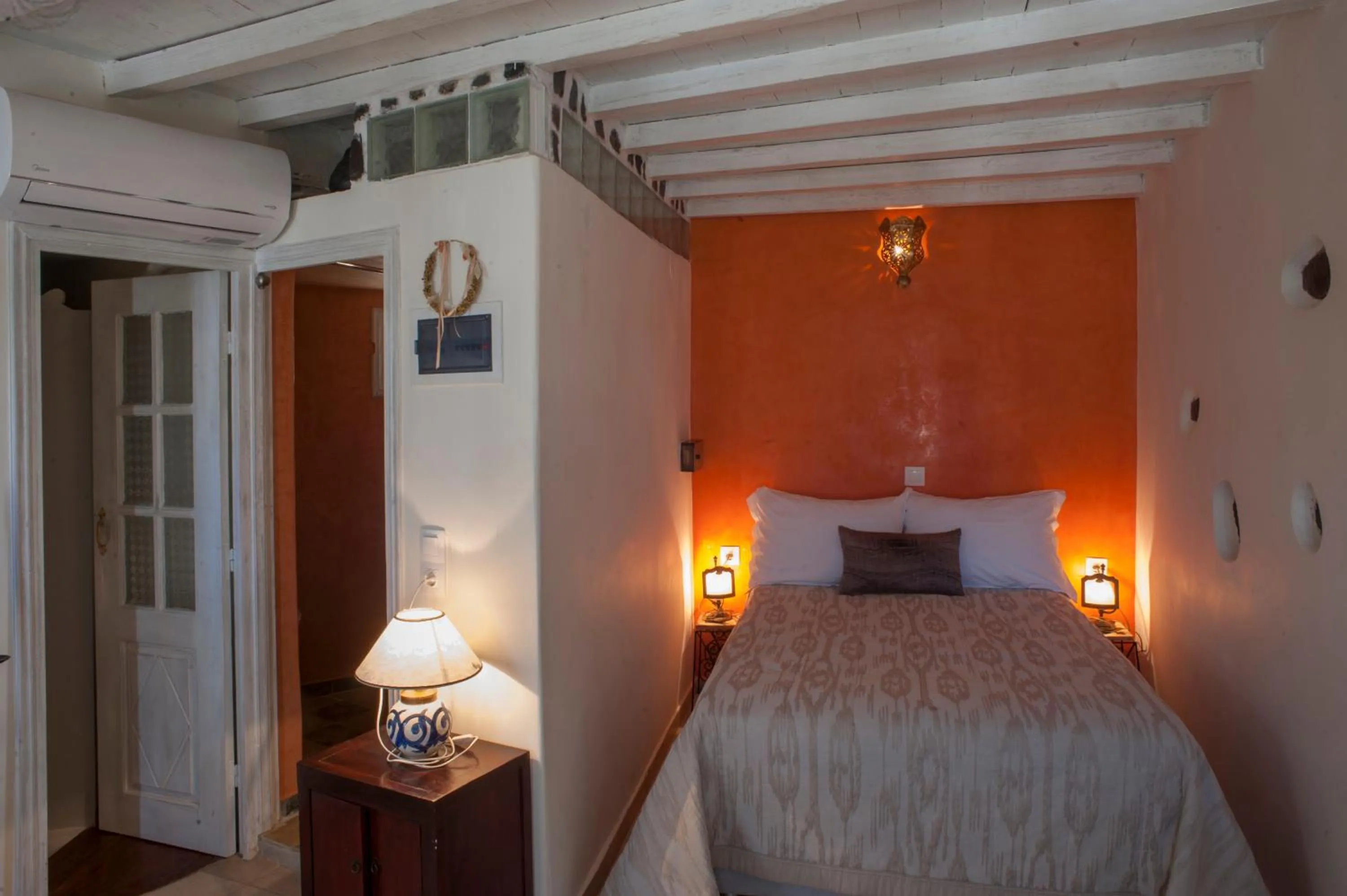 Photo of the whole room, Bed in Heliophos Boutique Caves