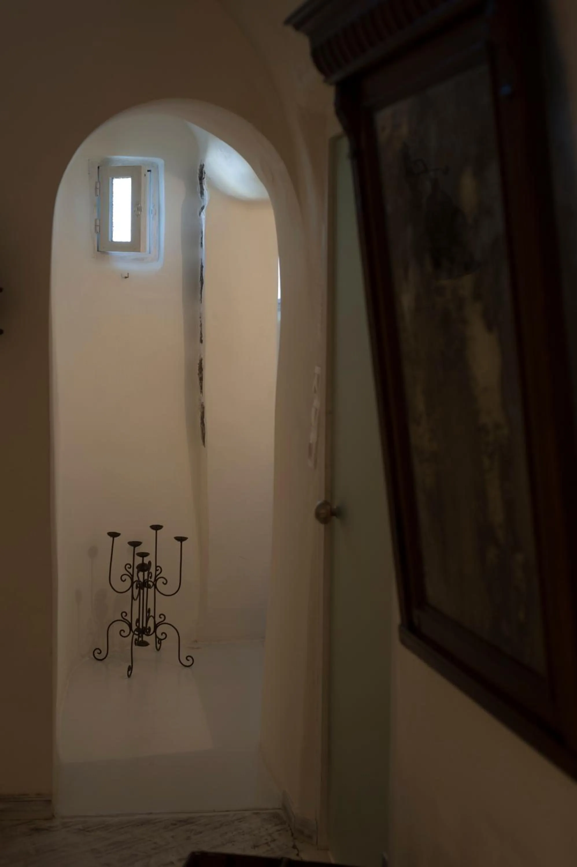 Decorative detail in Heliophos Boutique Caves