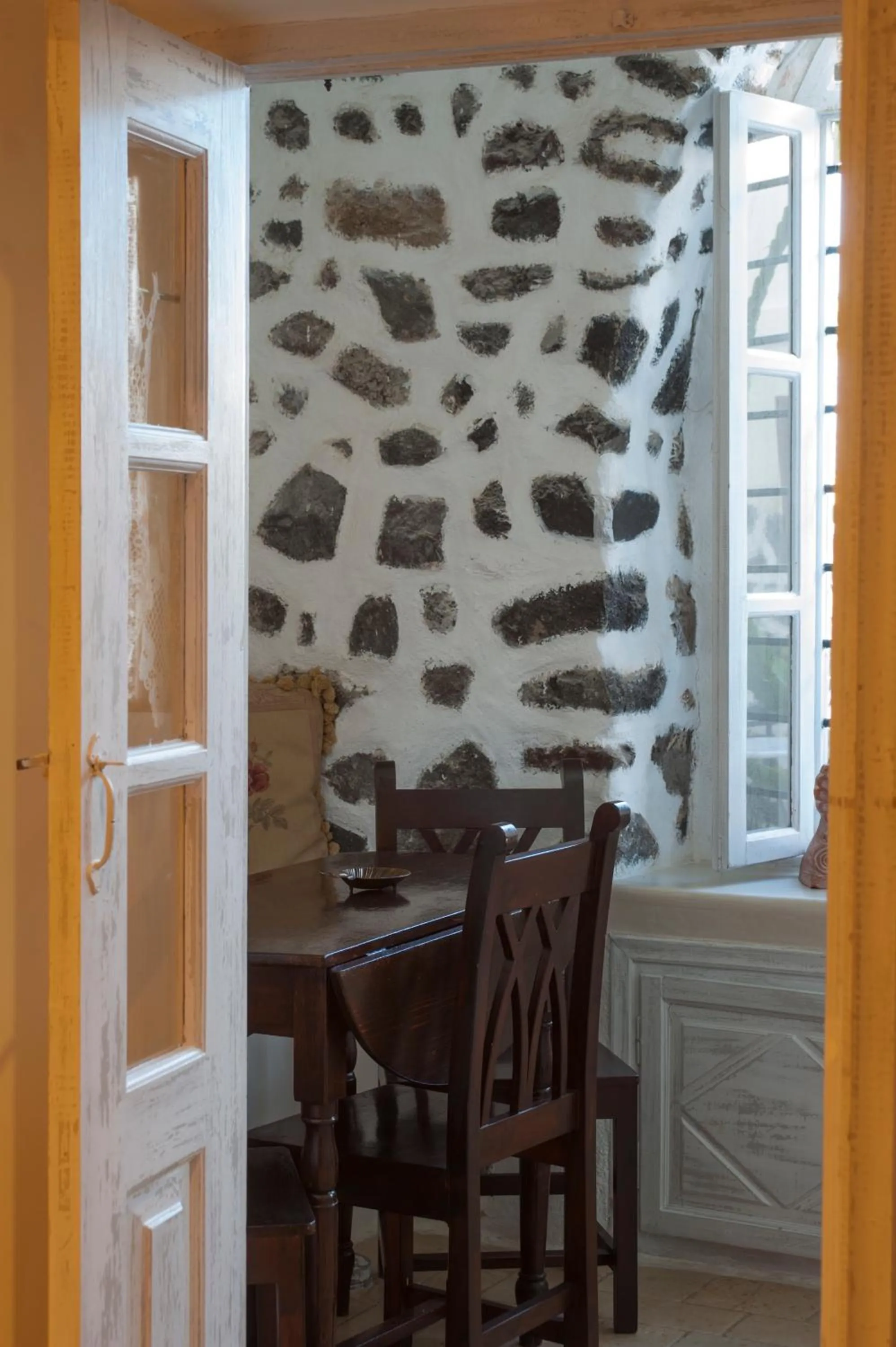 Dining area in Heliophos Boutique Caves