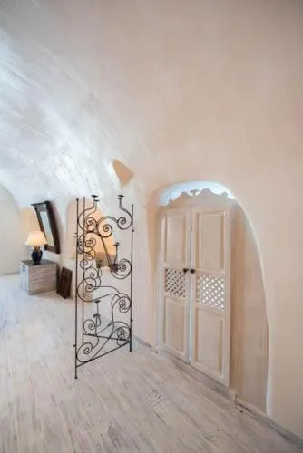 Decorative detail, Bed in Heliophos Boutique Caves