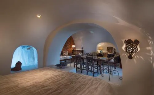 Dining area in Heliophos Boutique Caves