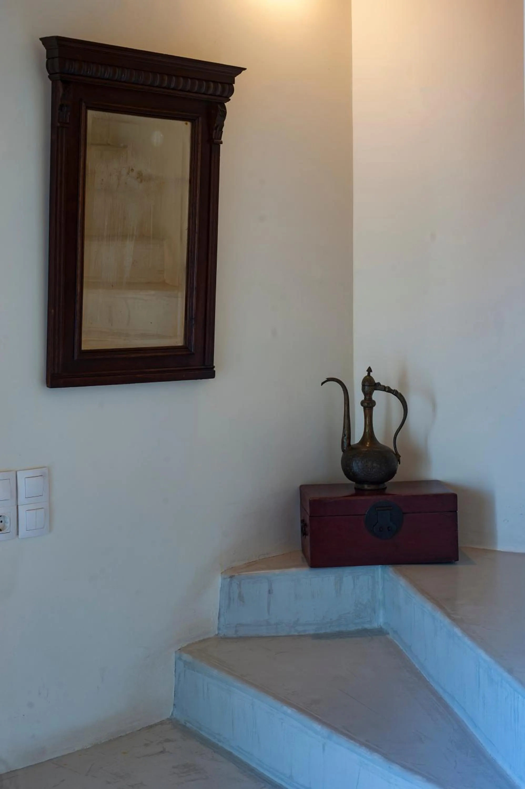 Decorative detail in Heliophos Boutique Caves