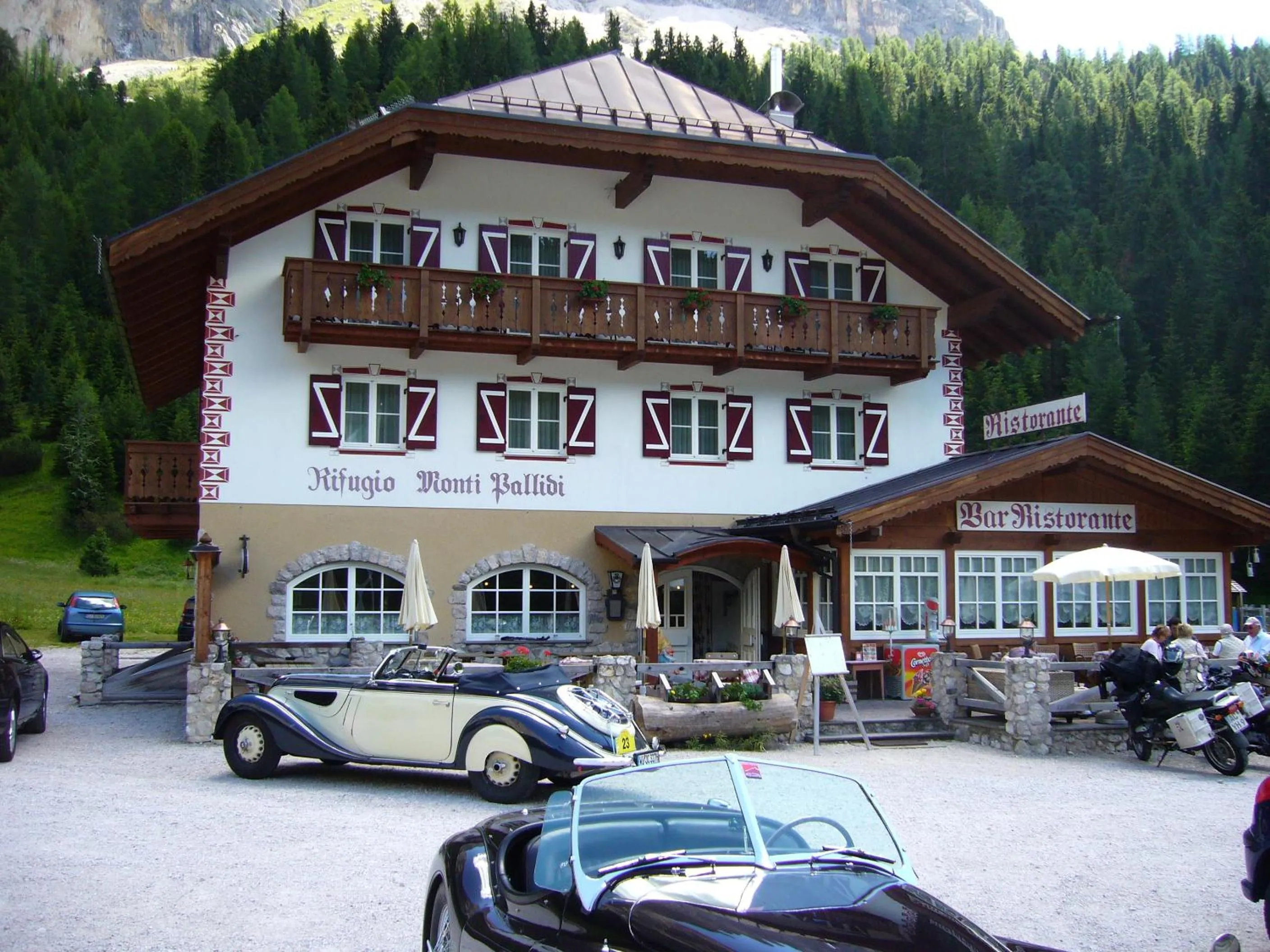 Facade/entrance in Rifugio Monti Pallidi