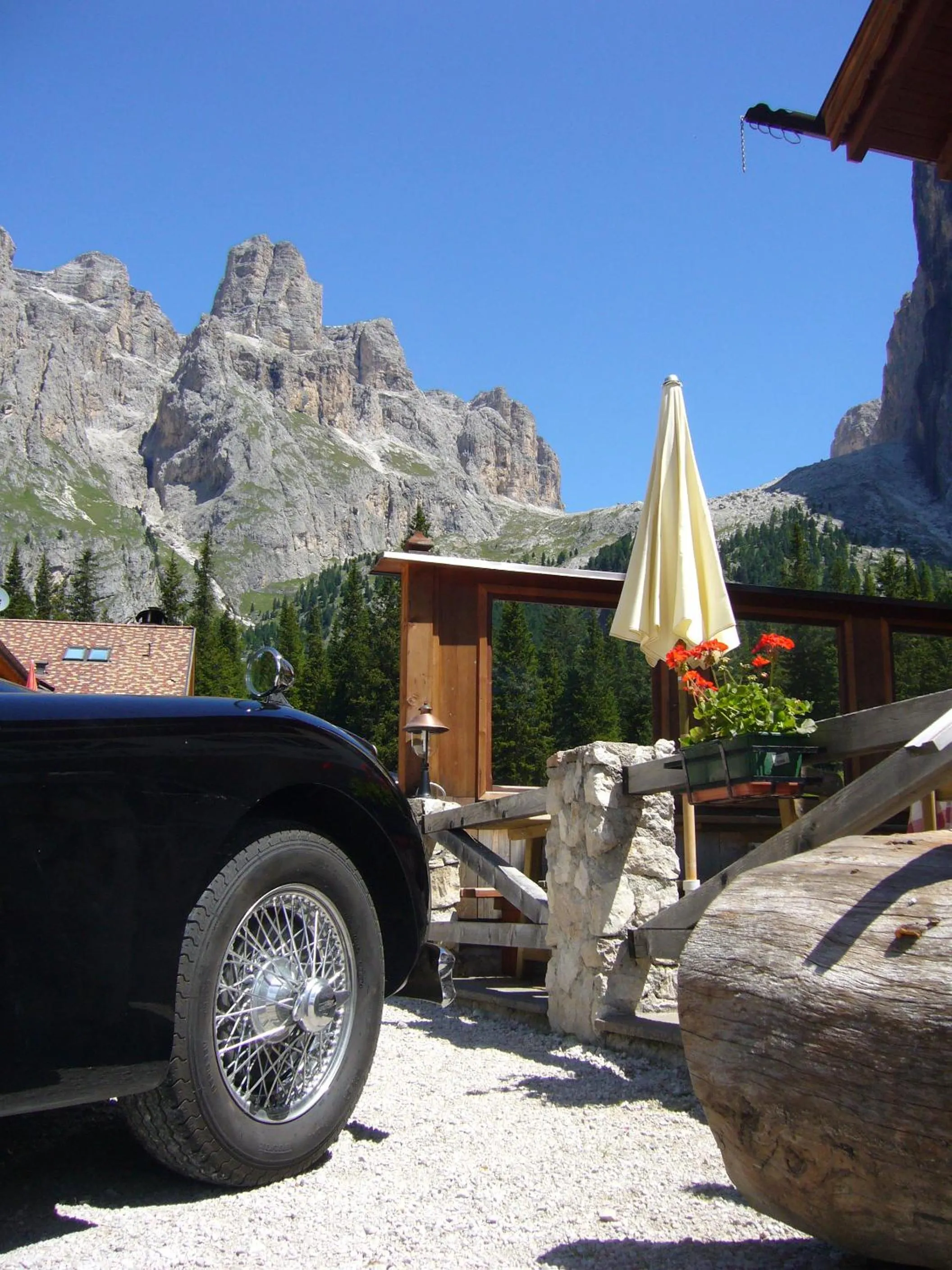 Facade/entrance in Rifugio Monti Pallidi