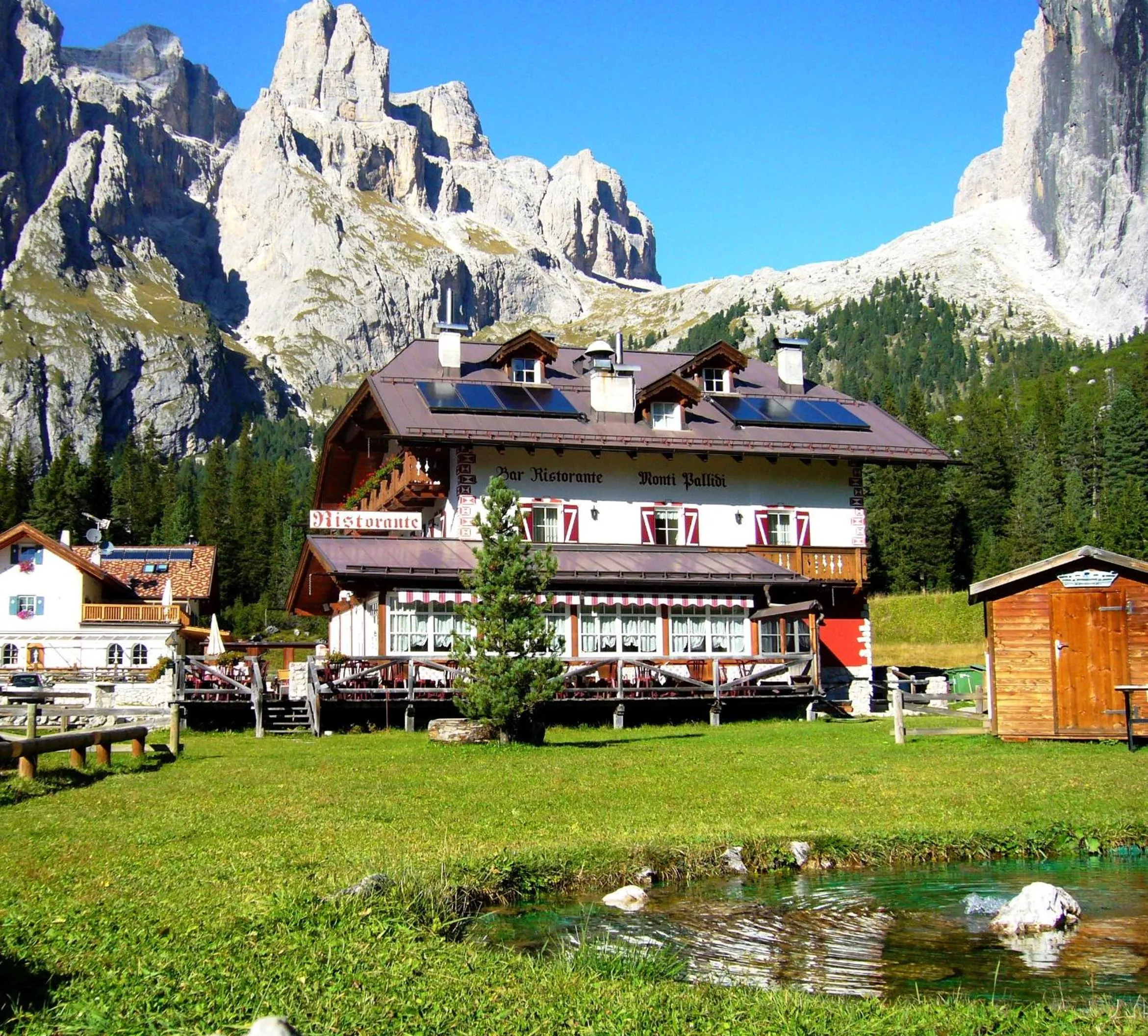 Facade/entrance in Rifugio Monti Pallidi