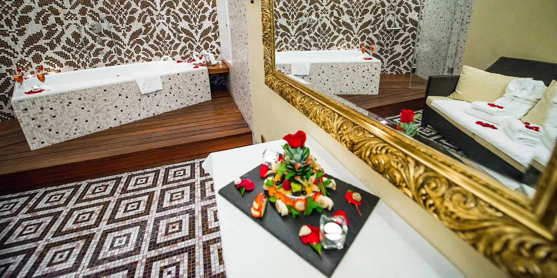 Hot Tub, Bed in Arcadia Boutique Hotel