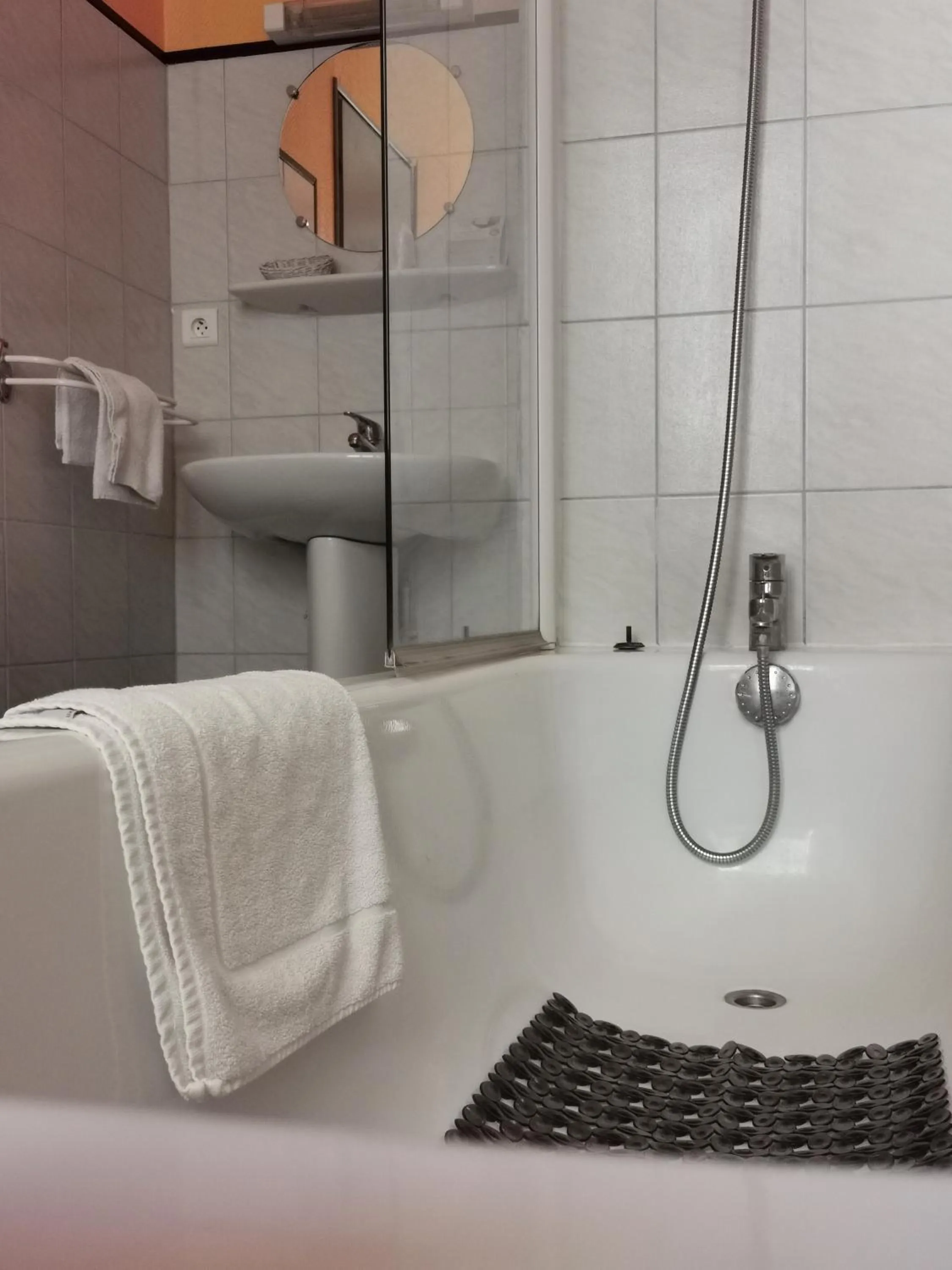 Bathroom in La Table Des Bons Peres