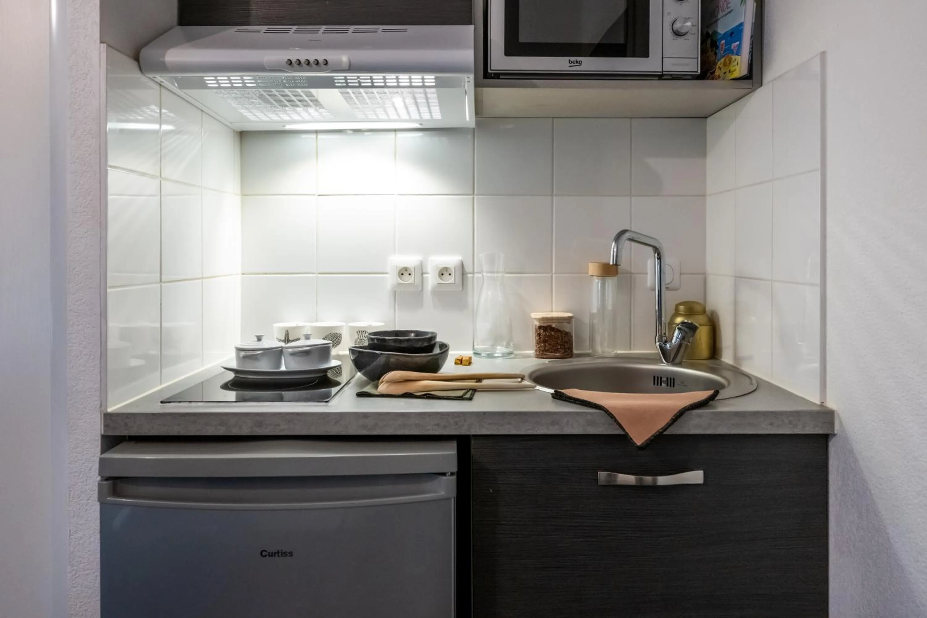 kitchen in Nemea Appart Hotel Stadium Bordeaux aéroport