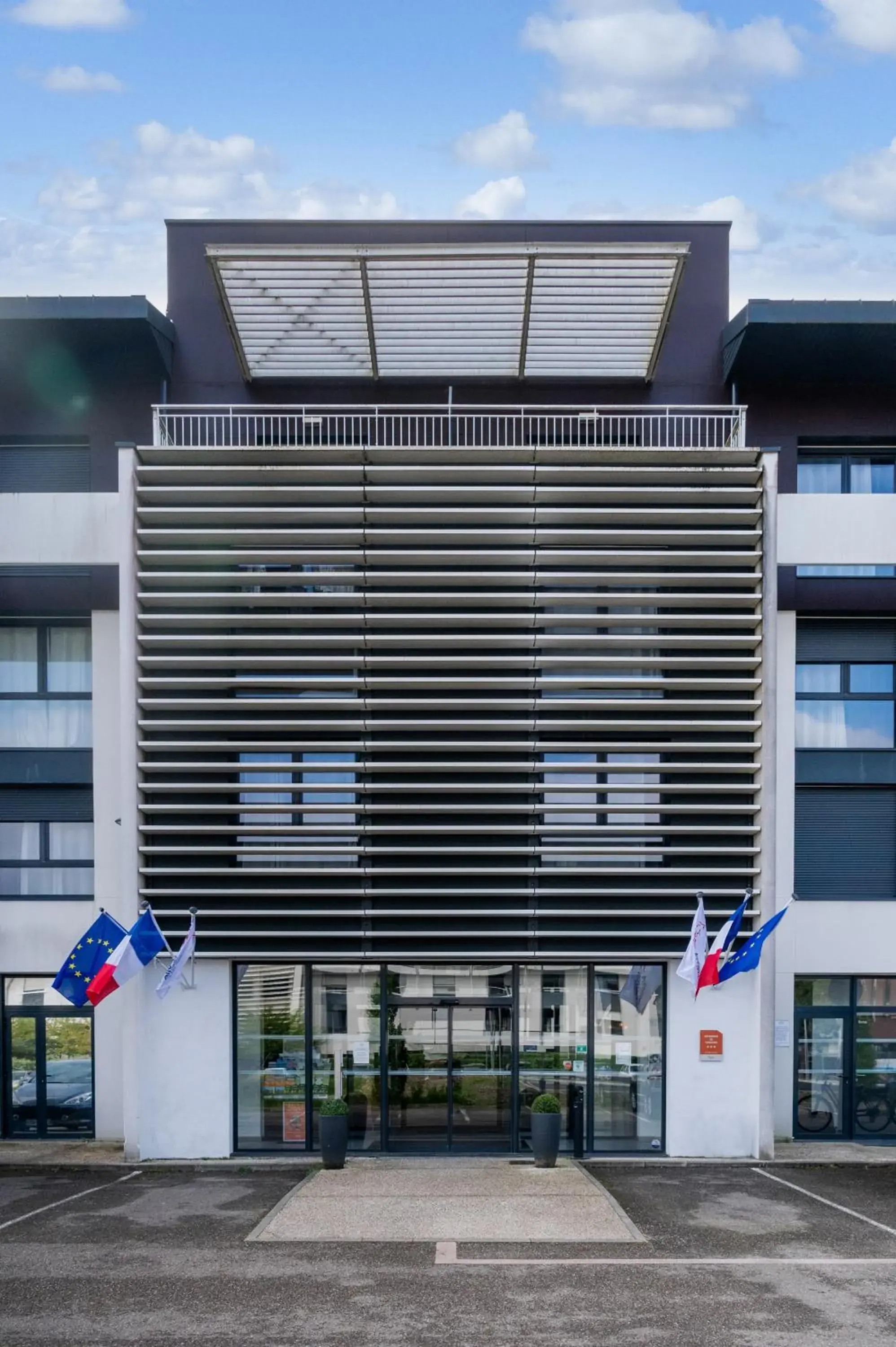 Property building in Nemea Appart Hotel Stadium Bordeaux aéroport Property building in Nemea Appart Hotel Stadium Bordeaux aéroport